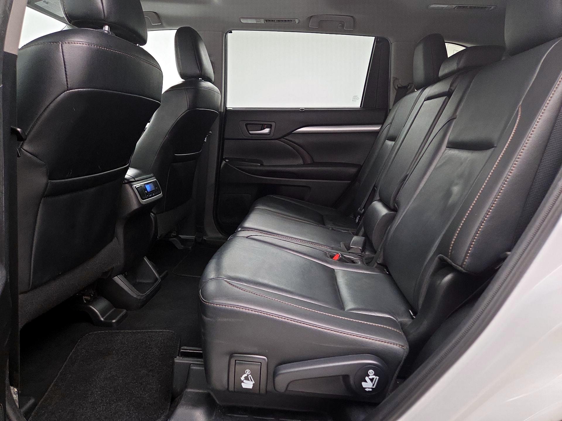 Thumbnail: 2019 Toyota Highlander - 20
