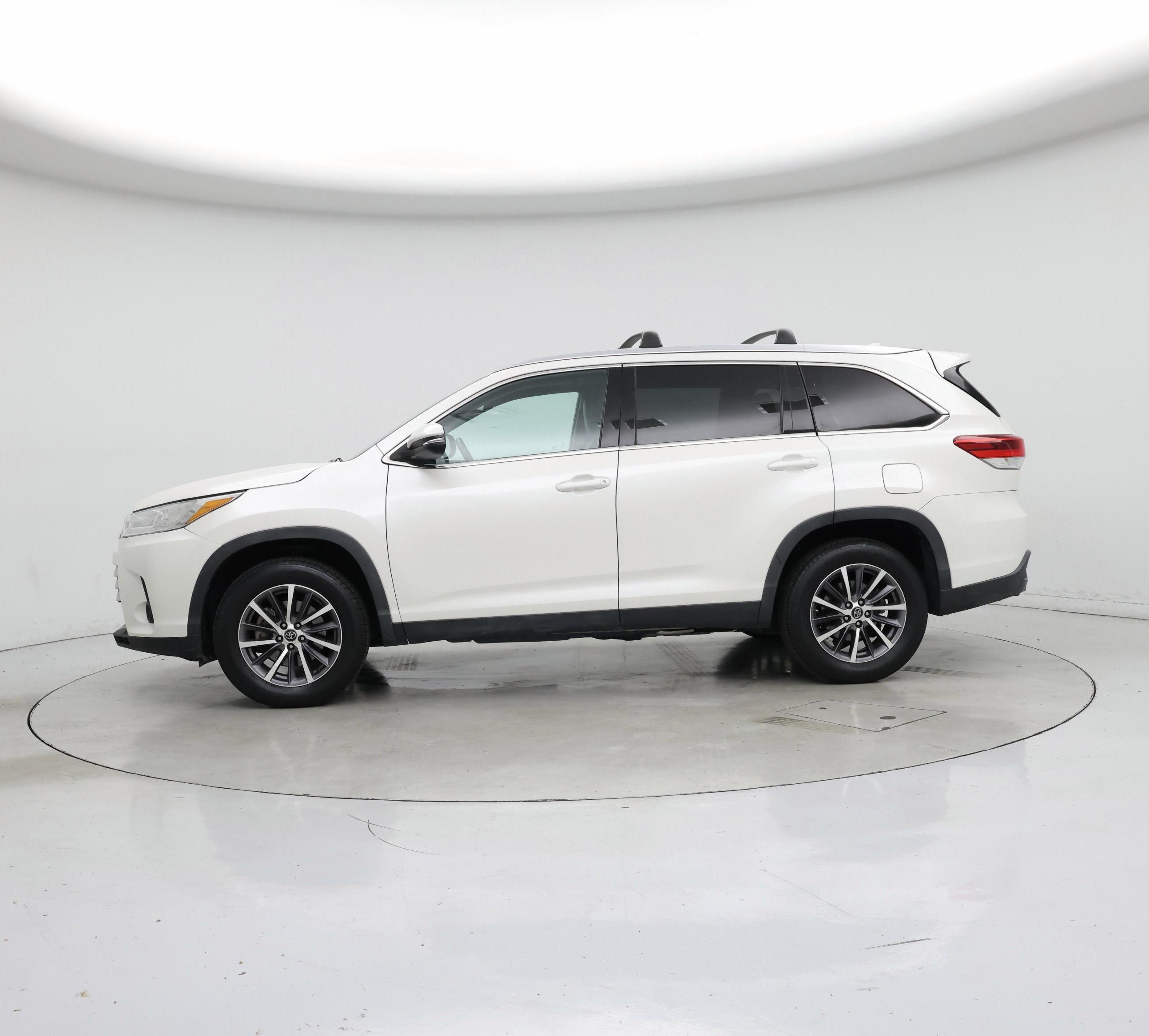 Thumbnail: 2019 Toyota Highlander - 3