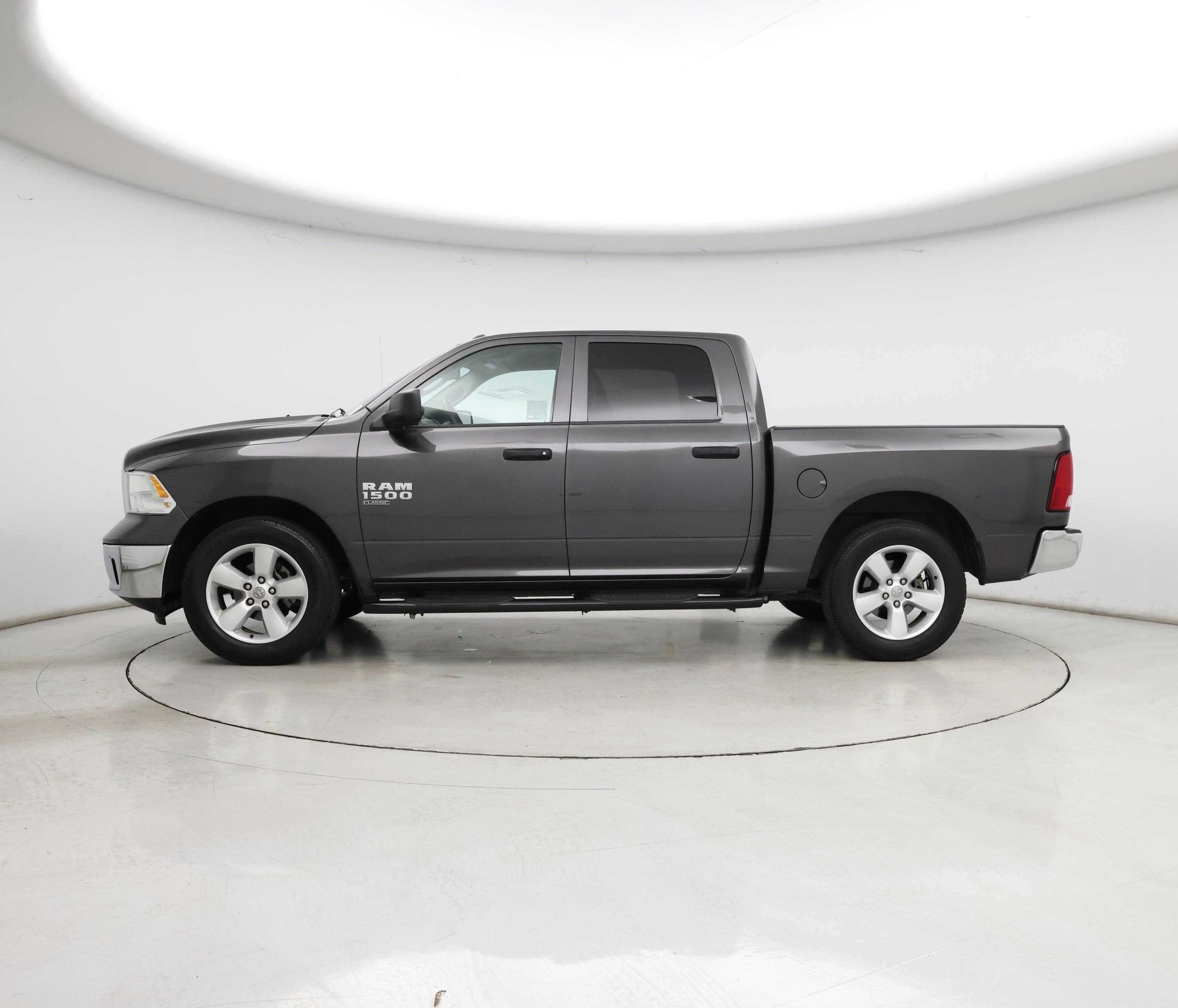 Thumbnail: 2022 RAM 1500 Classic - 3