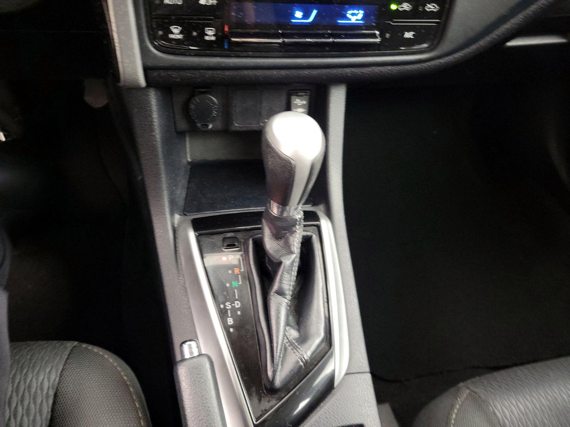 Thumbnail: 2018 Toyota Corolla - 17
