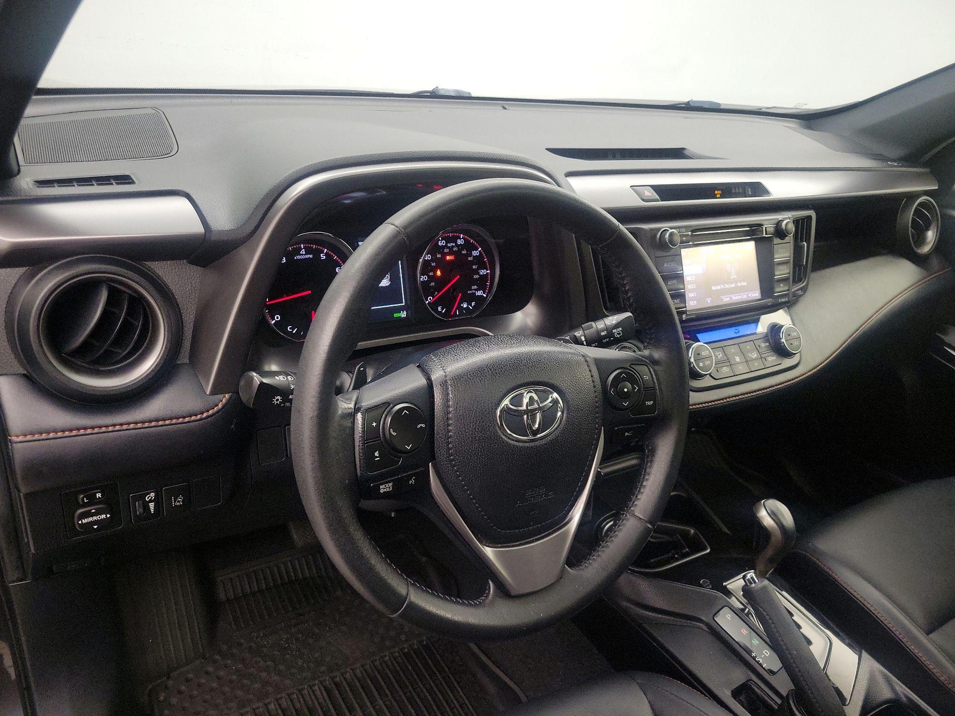 Thumbnail: 2018 Toyota RAV4 - 9