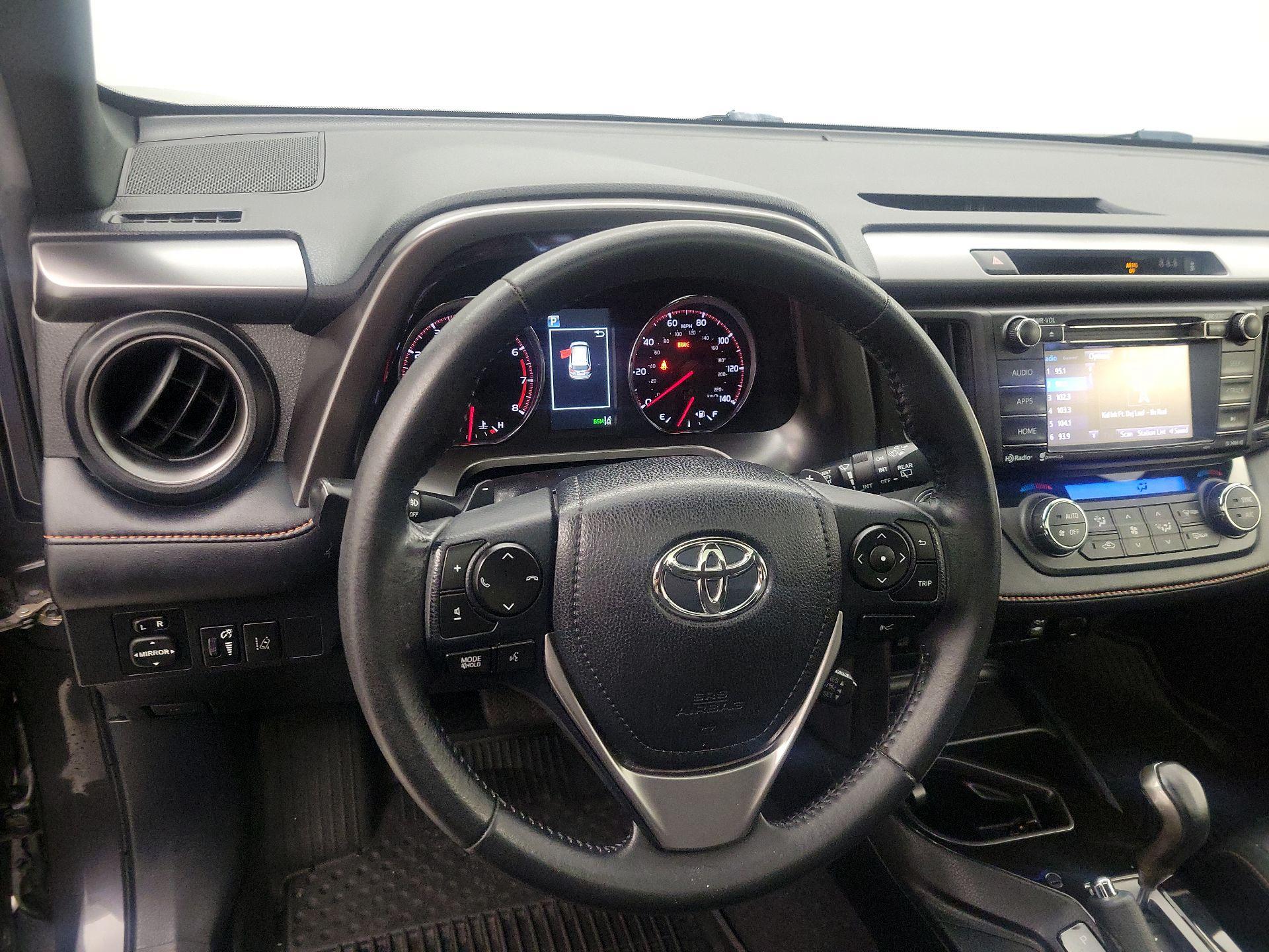 Thumbnail: 2018 Toyota RAV4 - 10