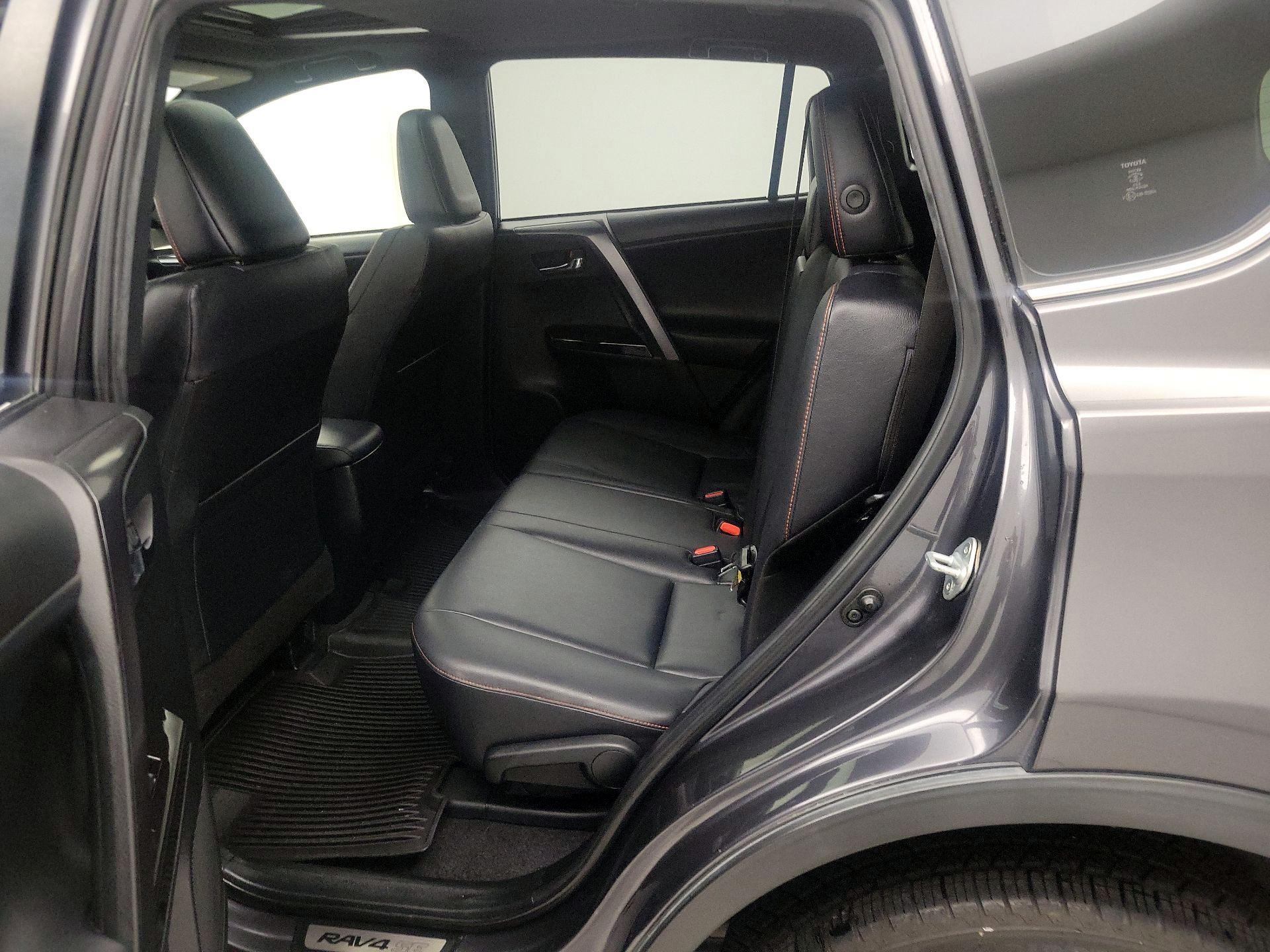 Thumbnail: 2018 Toyota RAV4 - 20
