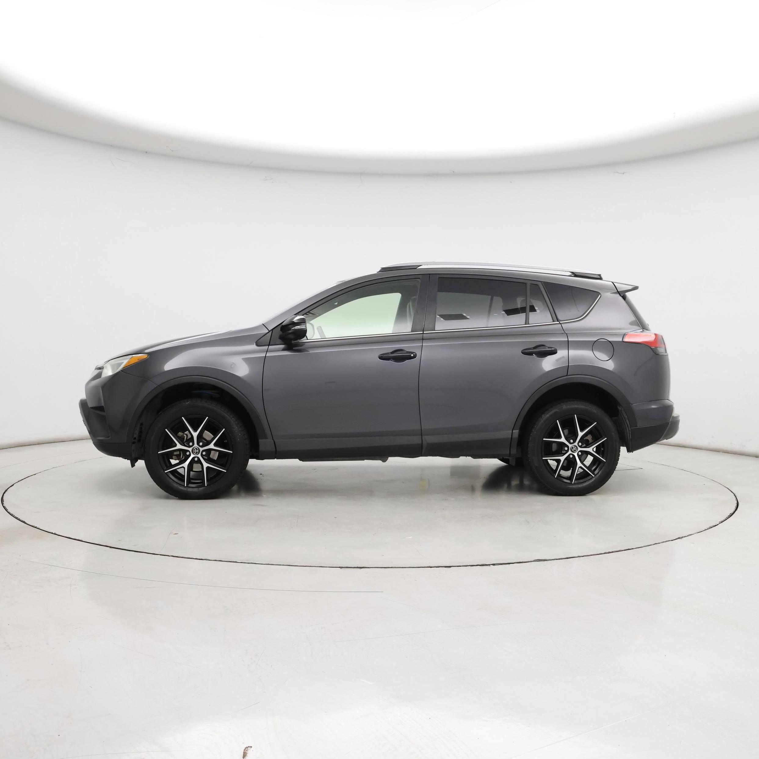Thumbnail: 2018 Toyota RAV4 - 3