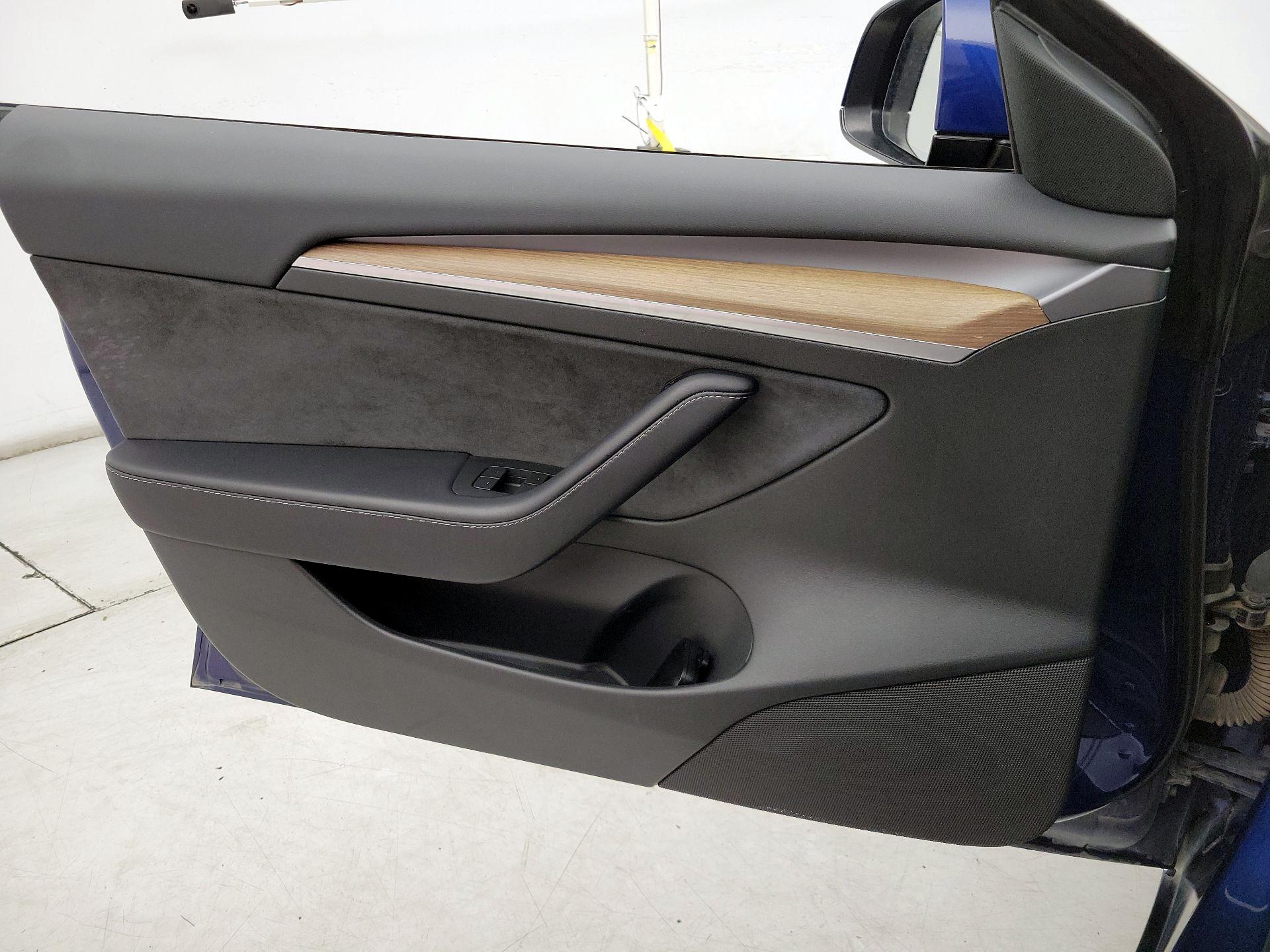 Thumbnail: 2023 Tesla Model 3 - 12