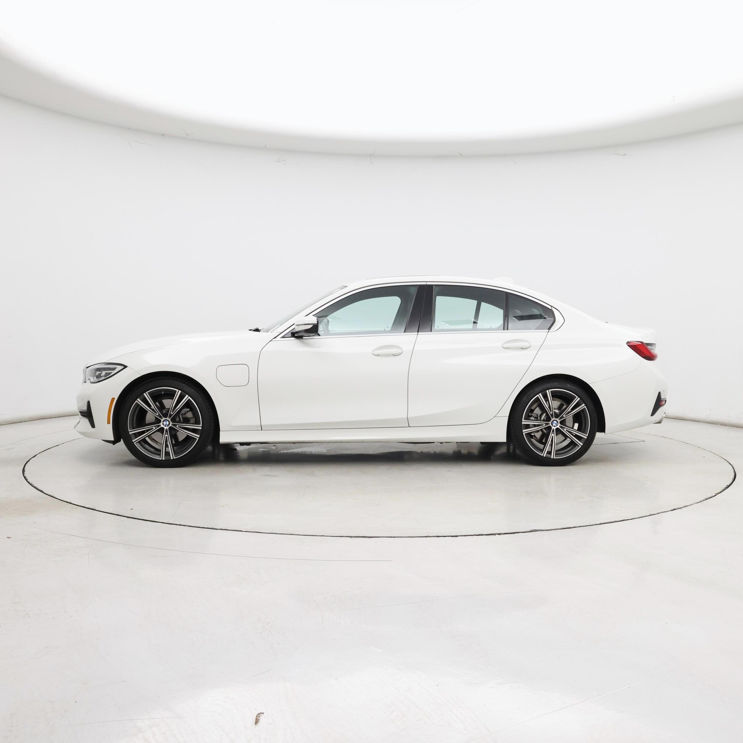 Thumbnail: 2021 BMW 3 Series - 3