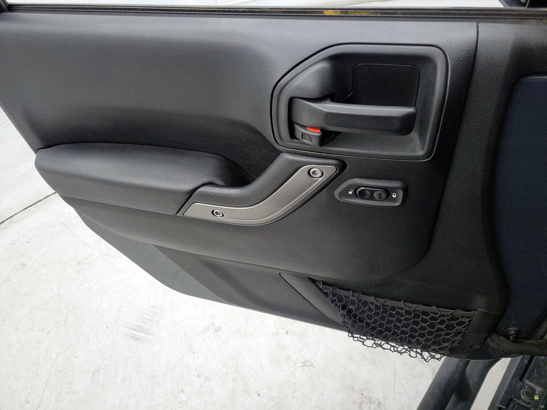 Thumbnail: 2018 Jeep Wrangler - 12
