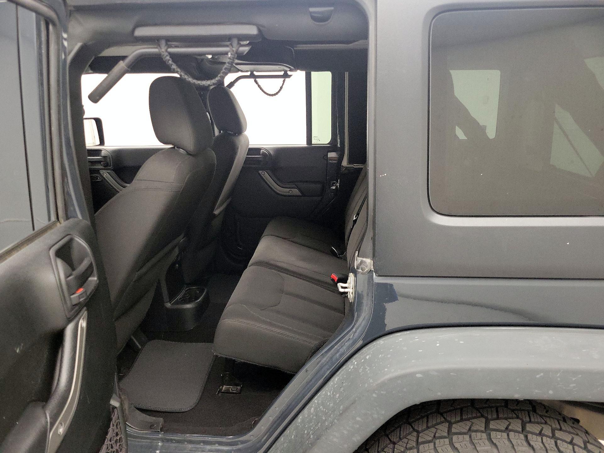 Thumbnail: 2018 Jeep Wrangler - 17