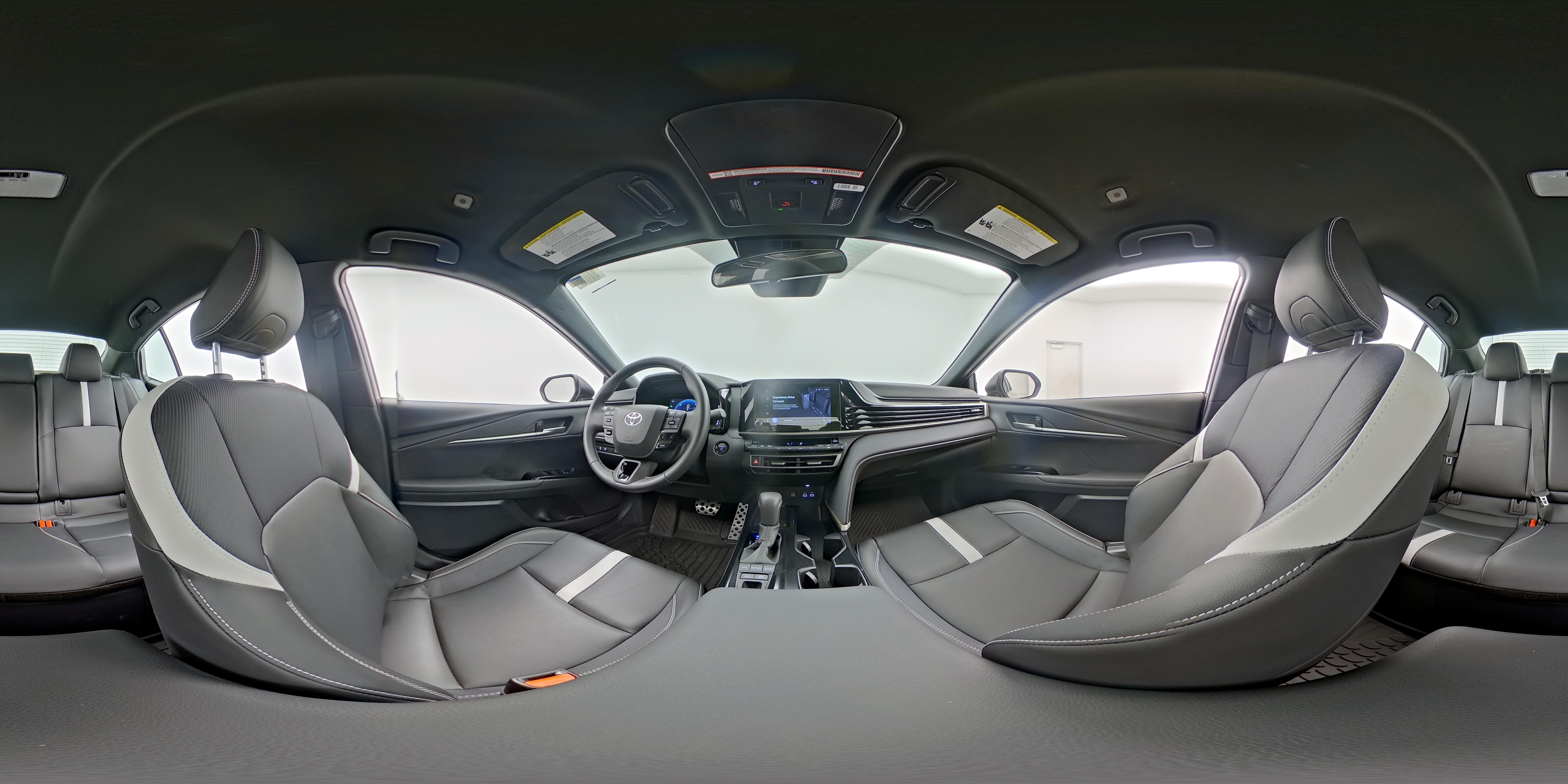 2025 Toyota Camry SE - Photo 24