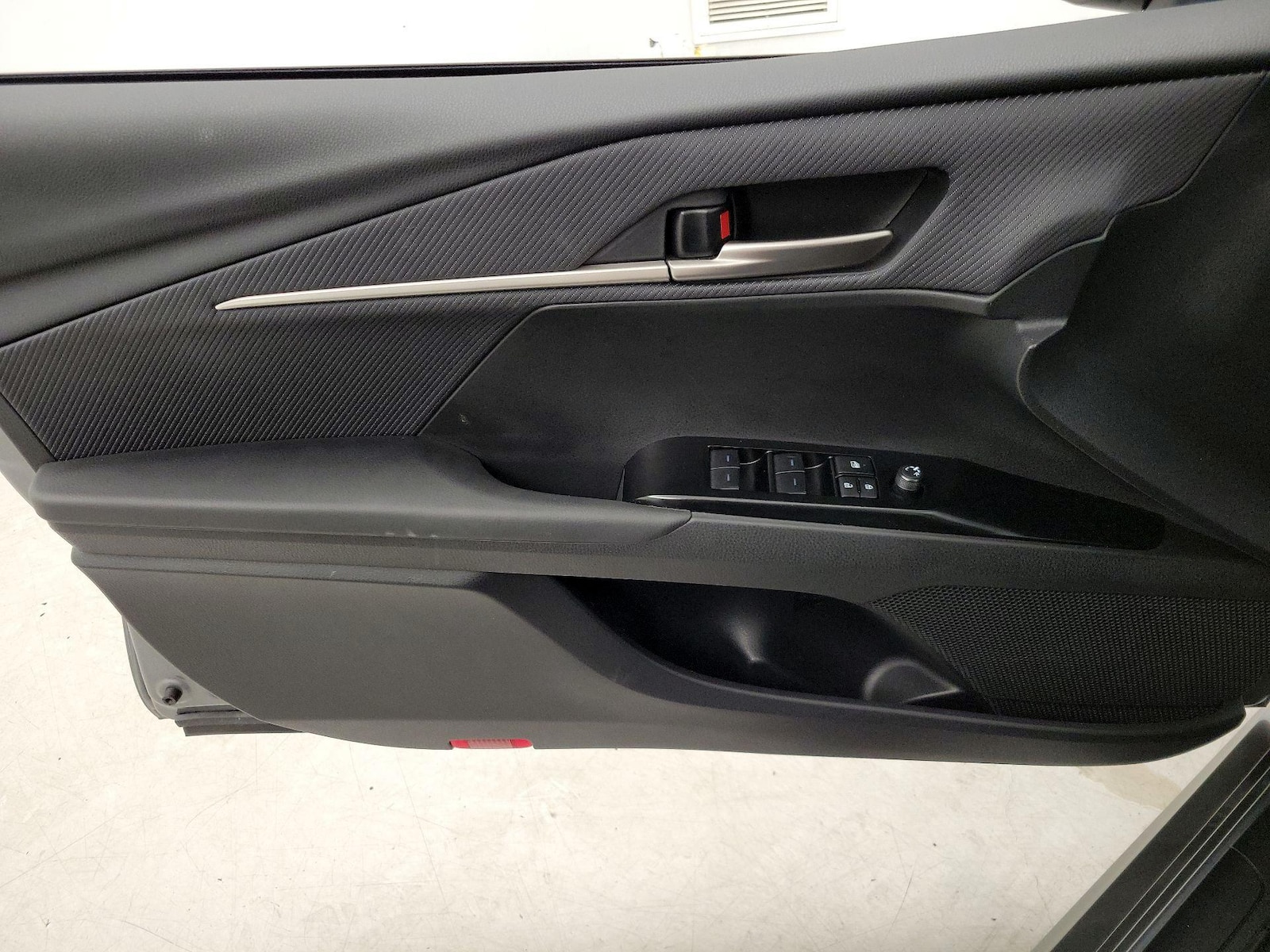 2025 Toyota Camry SE - Photo 13