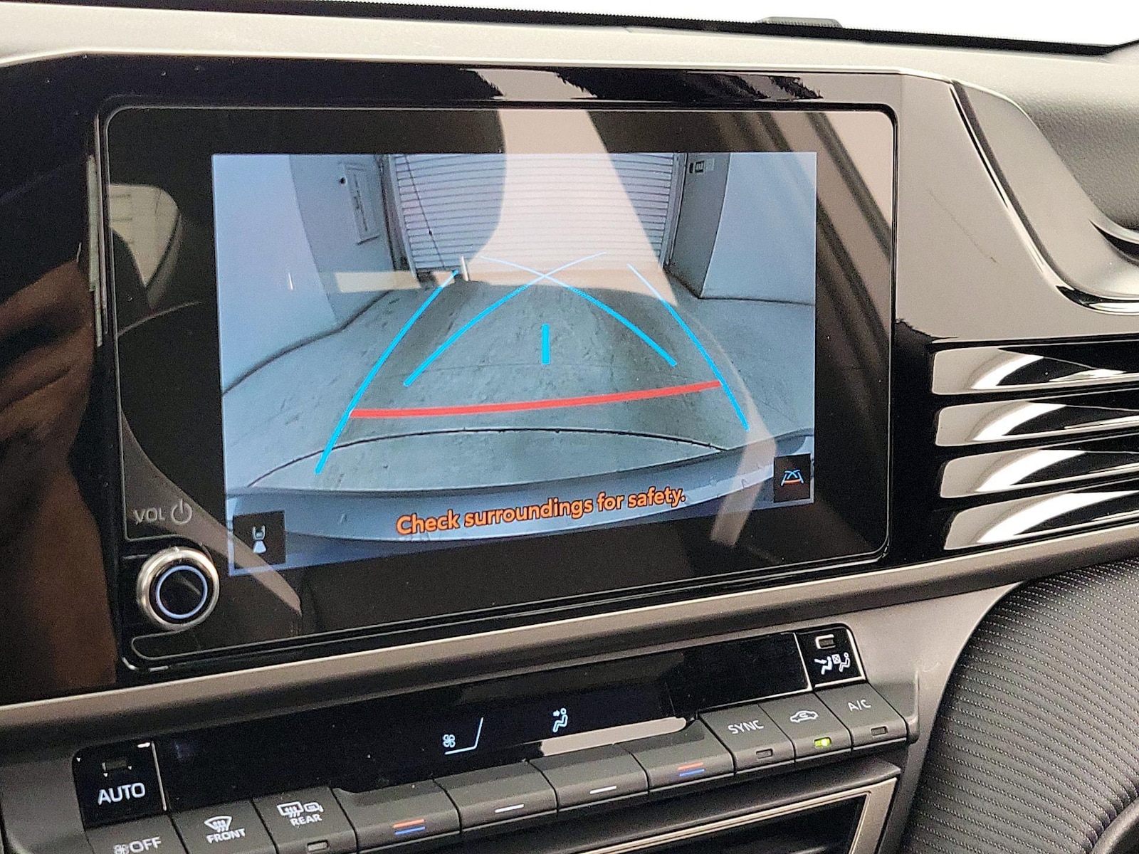 2025 Toyota Camry SE - Photo 15