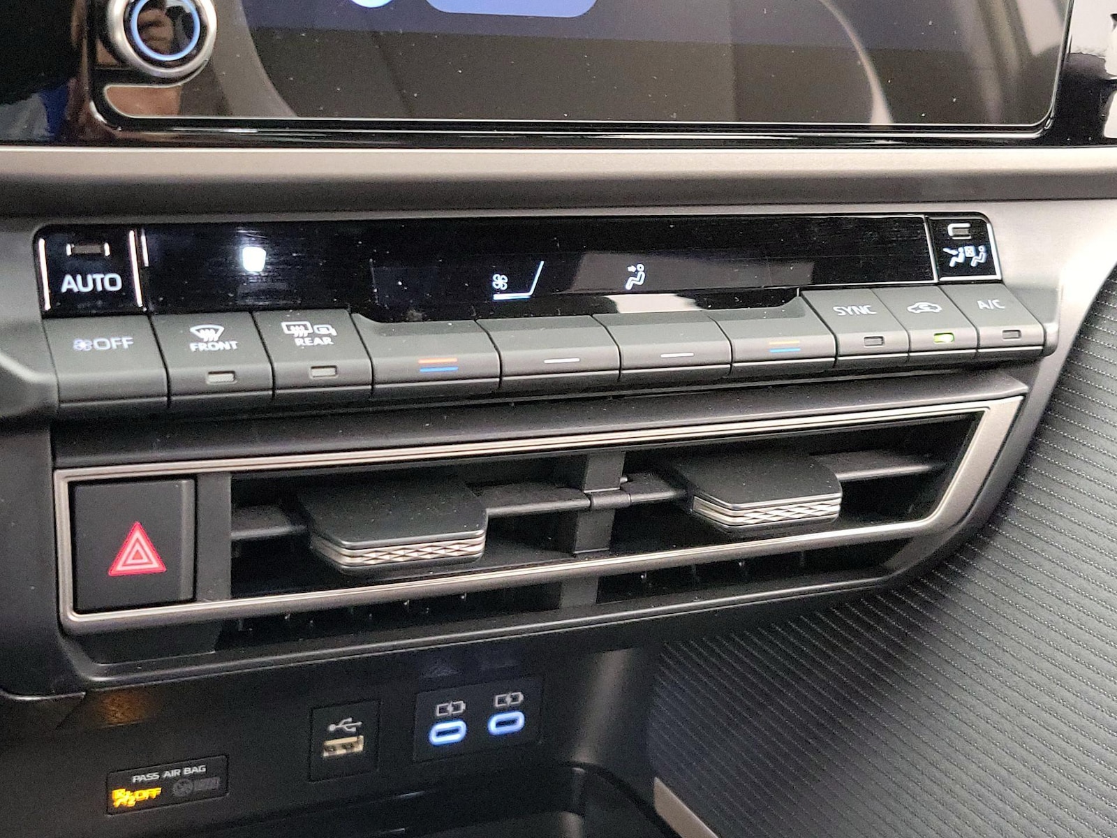 2025 Toyota Camry SE - Photo 17