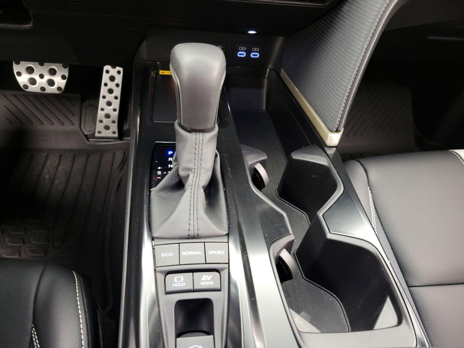 2025 Toyota Camry SE - Photo 18