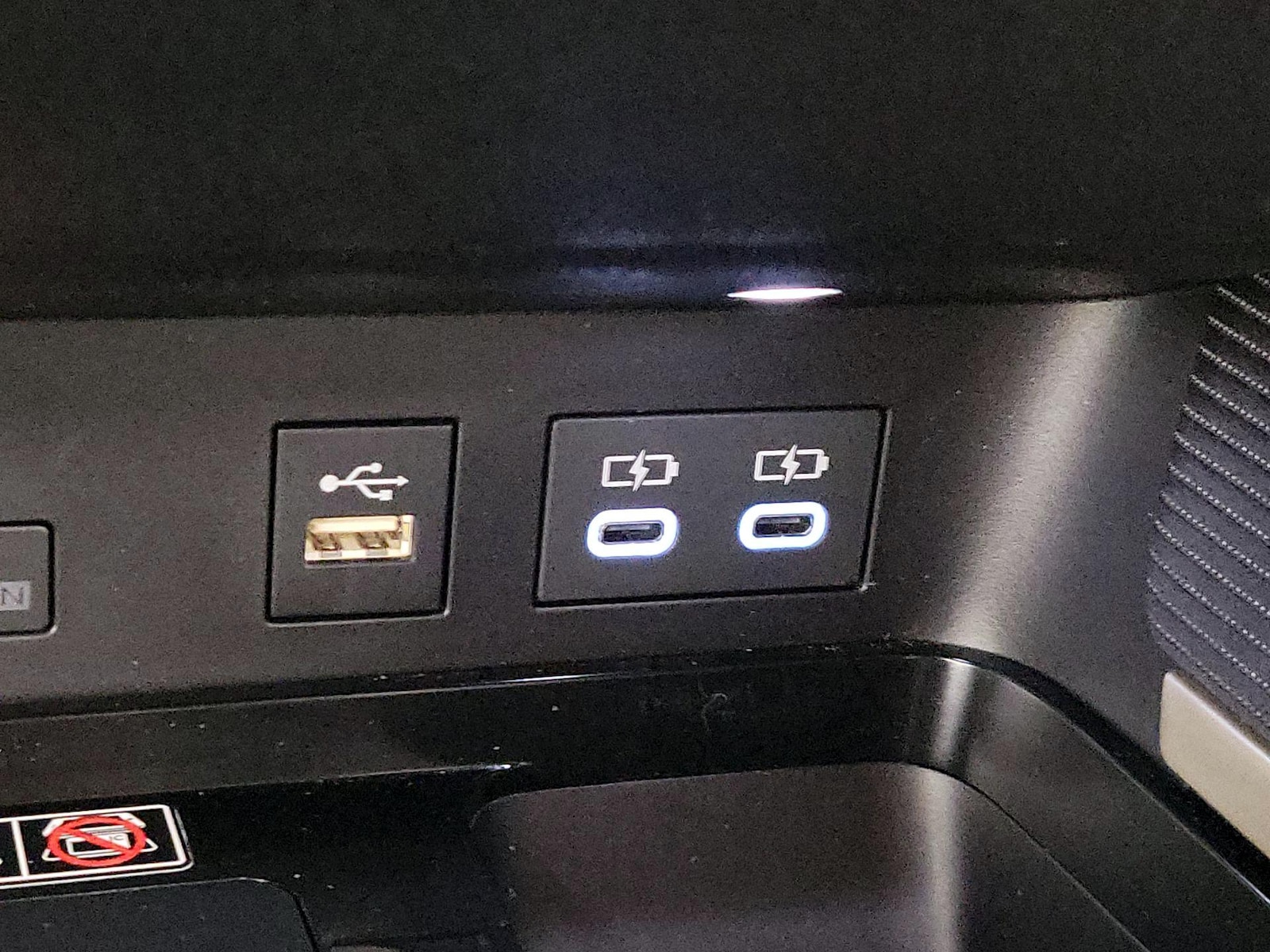 2025 Toyota Camry SE - Photo 19