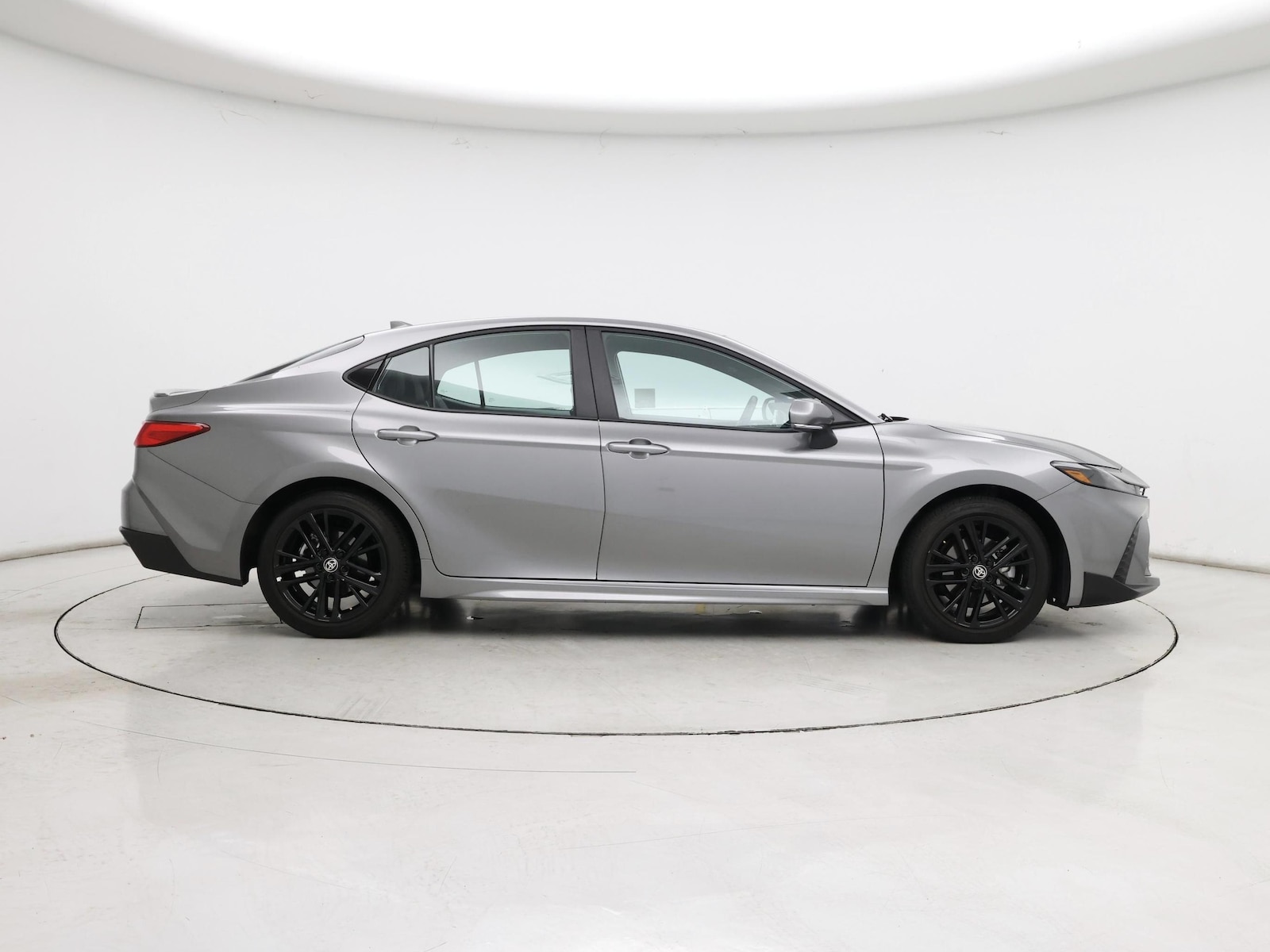 2025 Toyota Camry SE - Photo 8