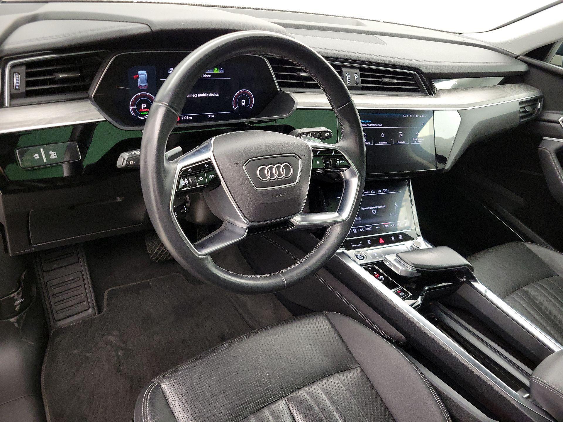Thumbnail: 2022 Audi e-tron - 9
