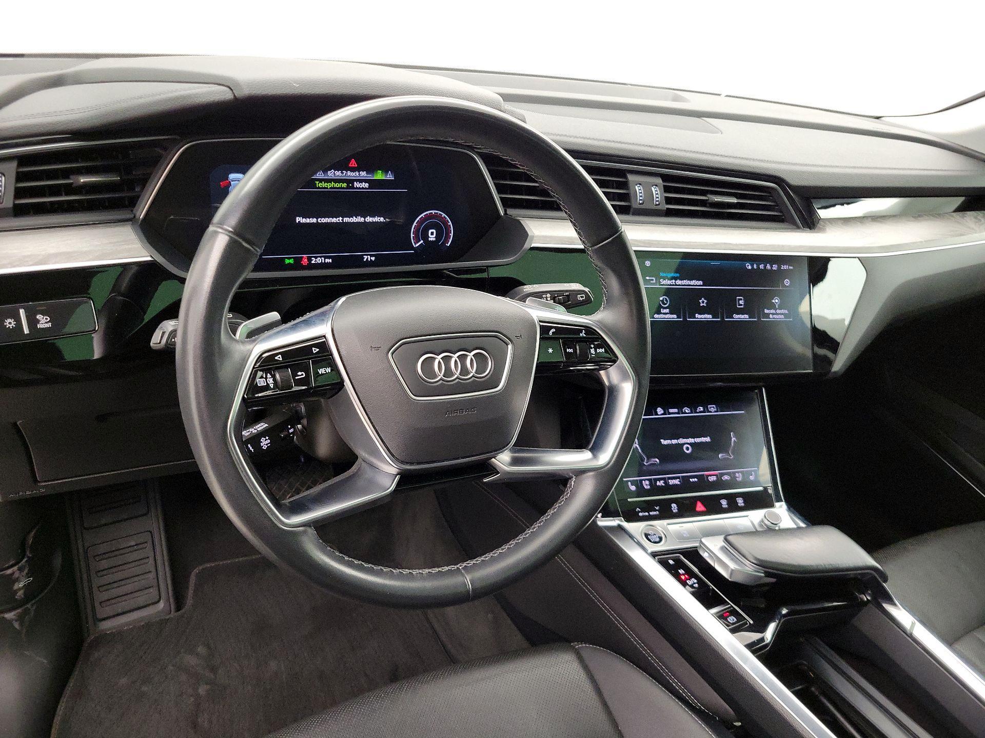 Thumbnail: 2022 Audi e-tron - 10