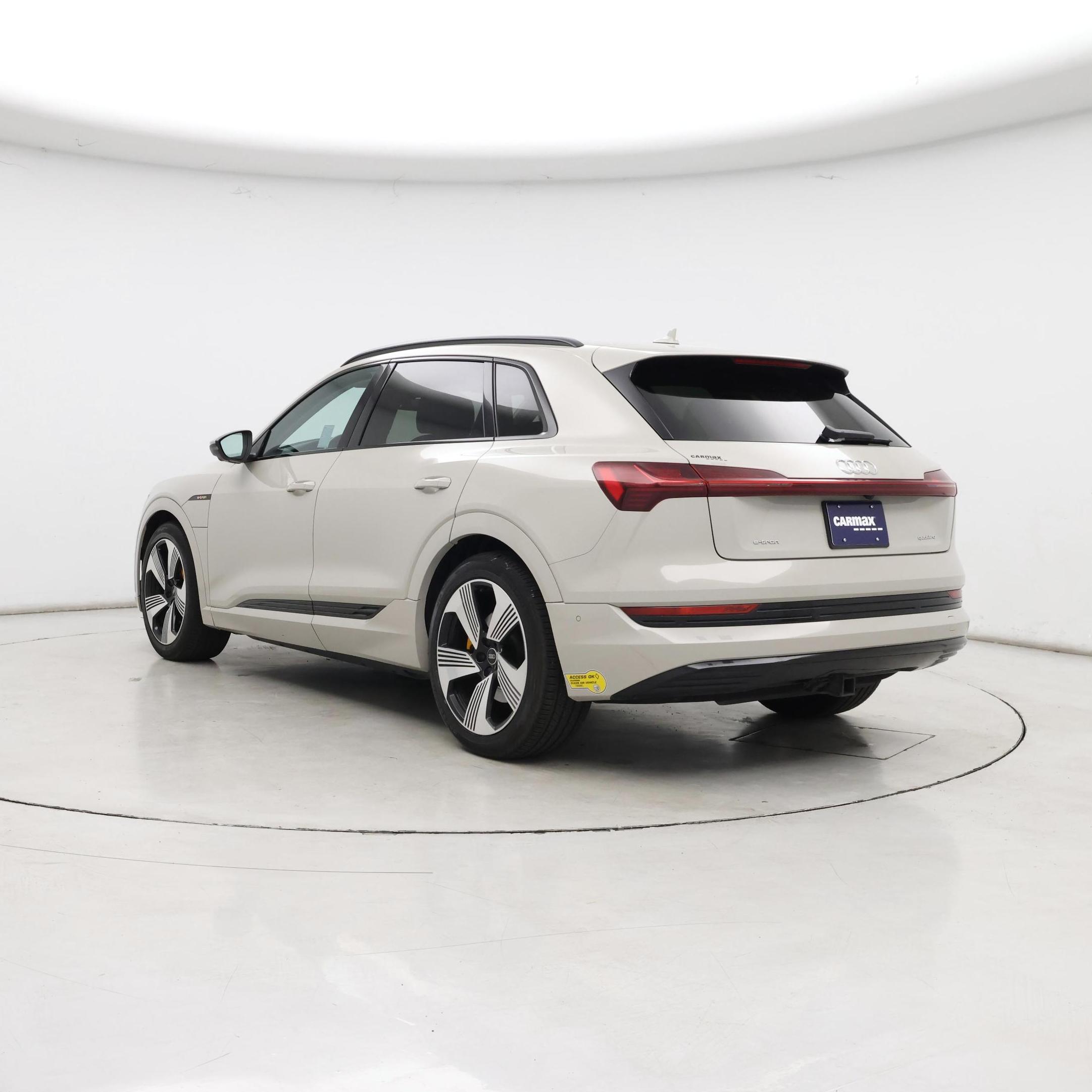 Thumbnail: 2022 Audi e-tron - 2