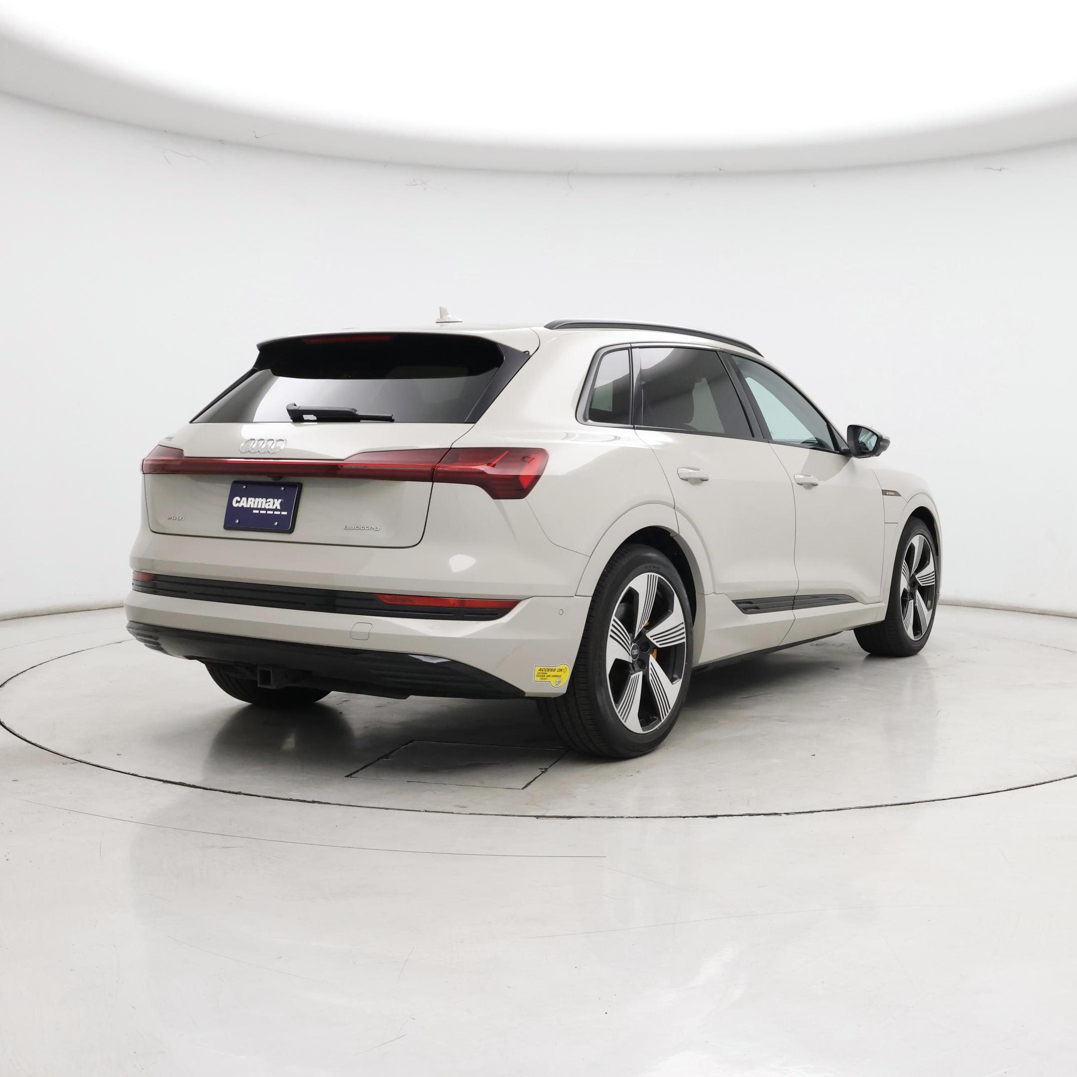 Thumbnail: 2022 Audi e-tron - 8