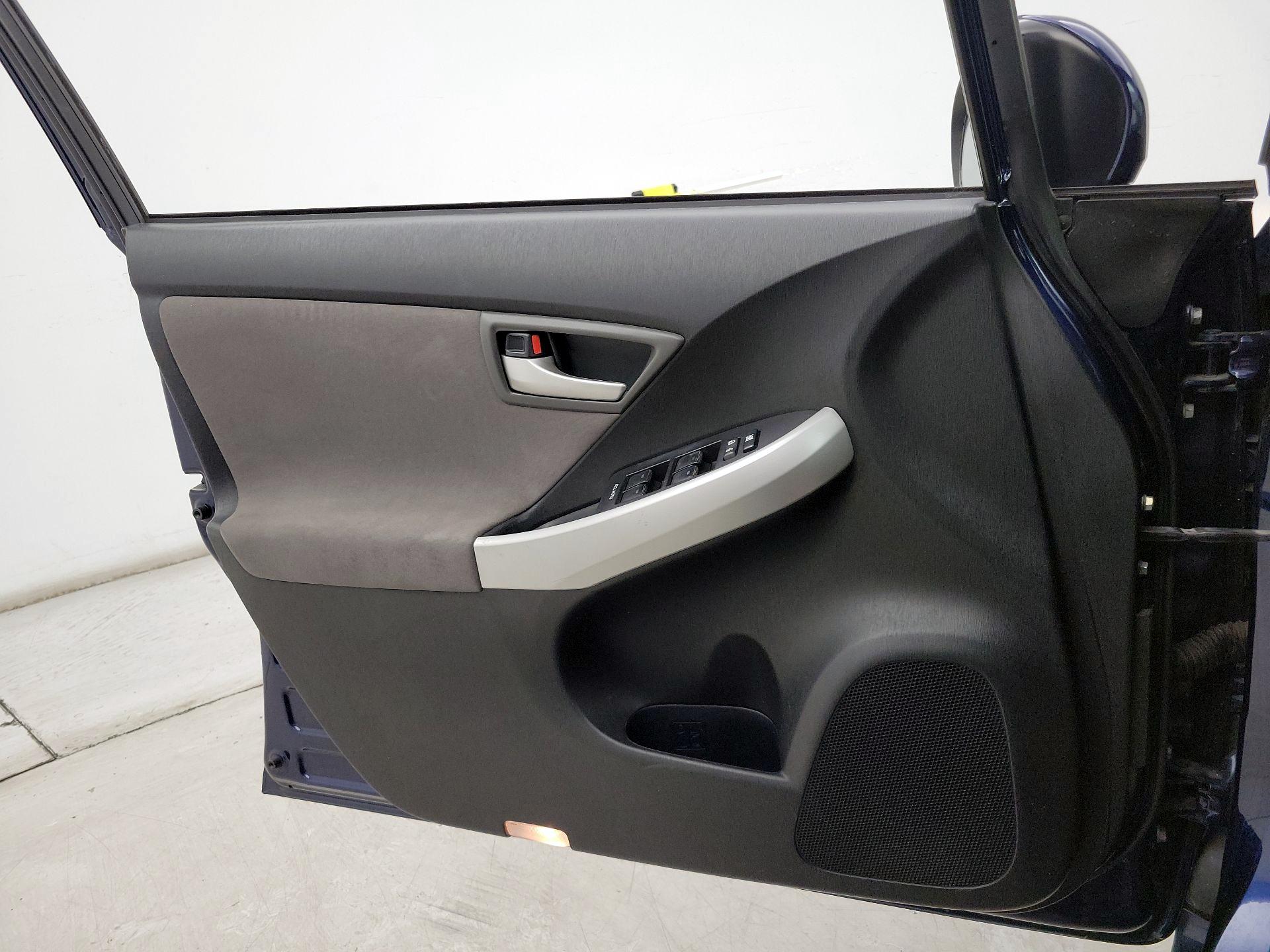 Thumbnail: 2014 Toyota Prius - 12