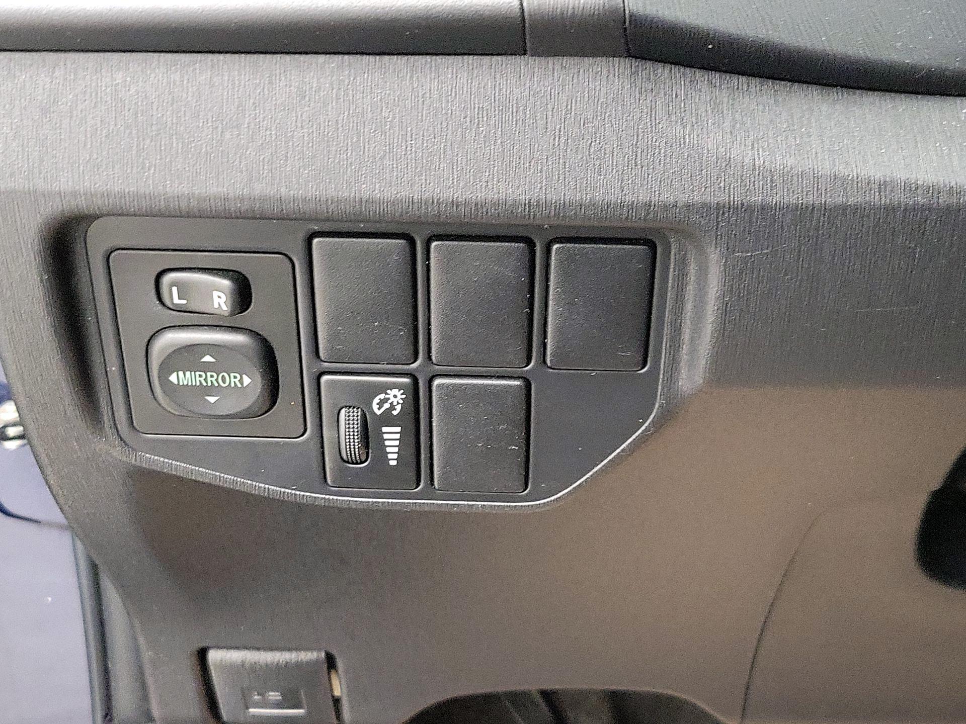 Thumbnail: 2014 Toyota Prius - 13