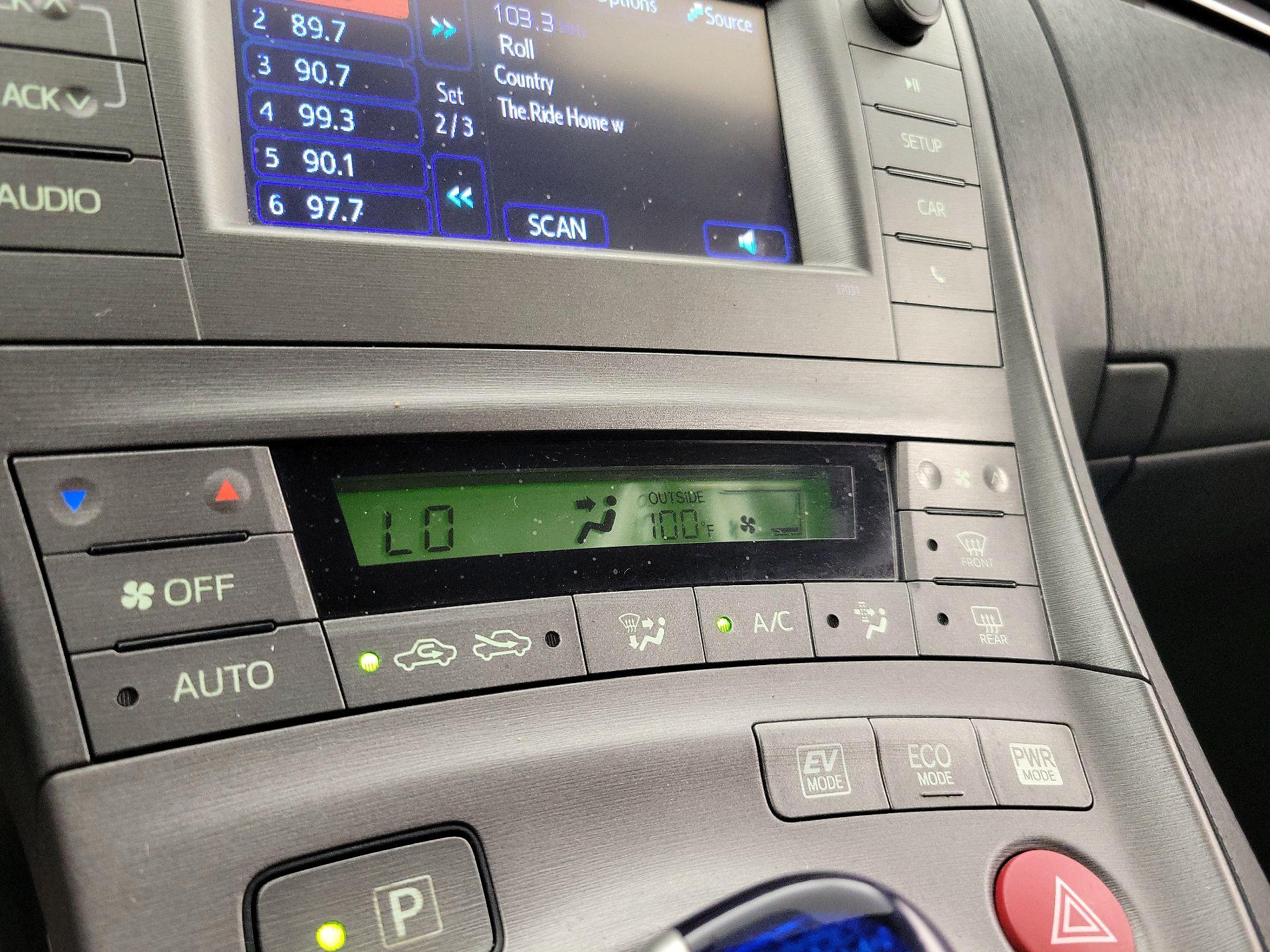 Thumbnail: 2014 Toyota Prius - 15