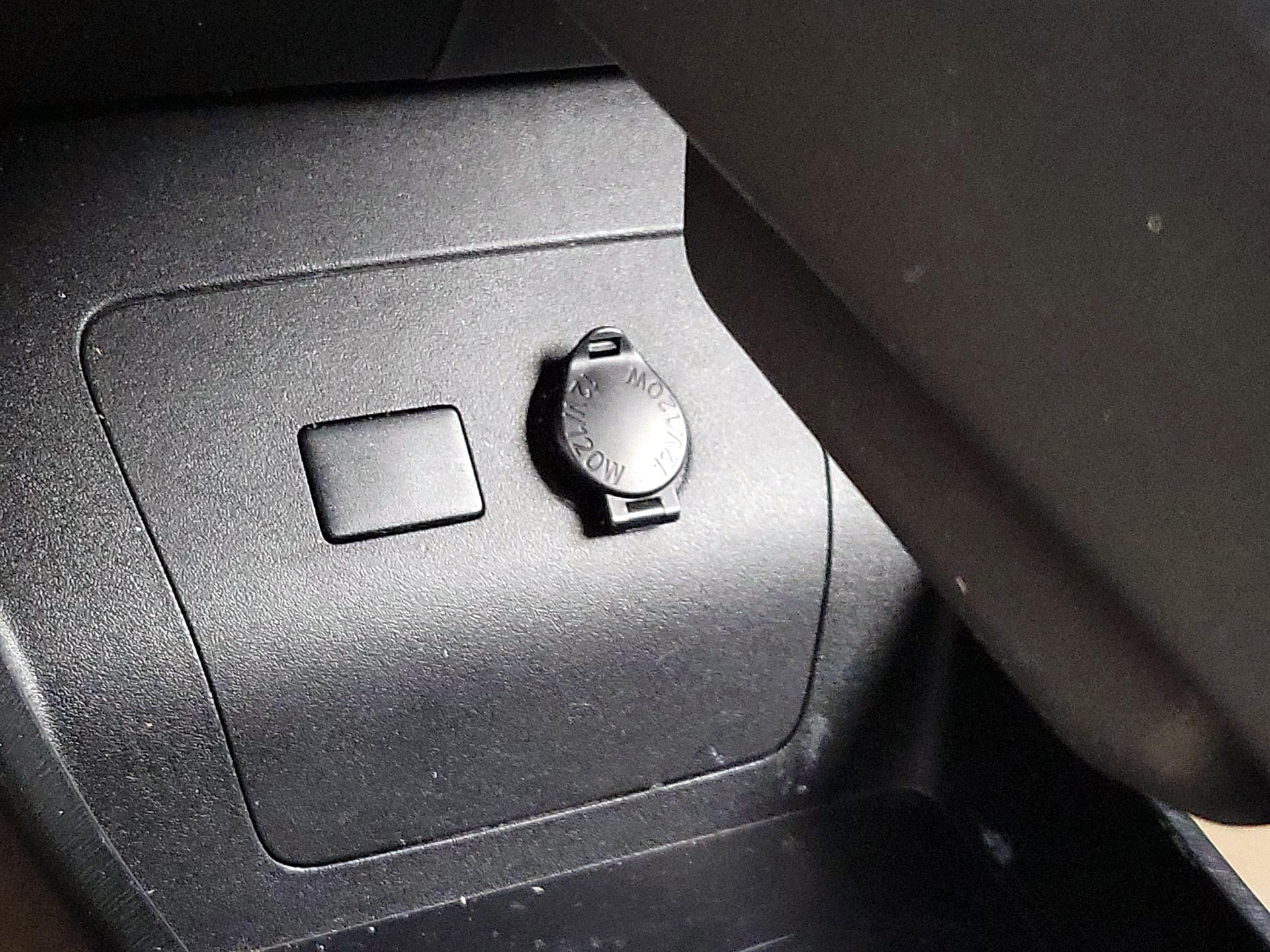 Thumbnail: 2014 Toyota Prius - 17