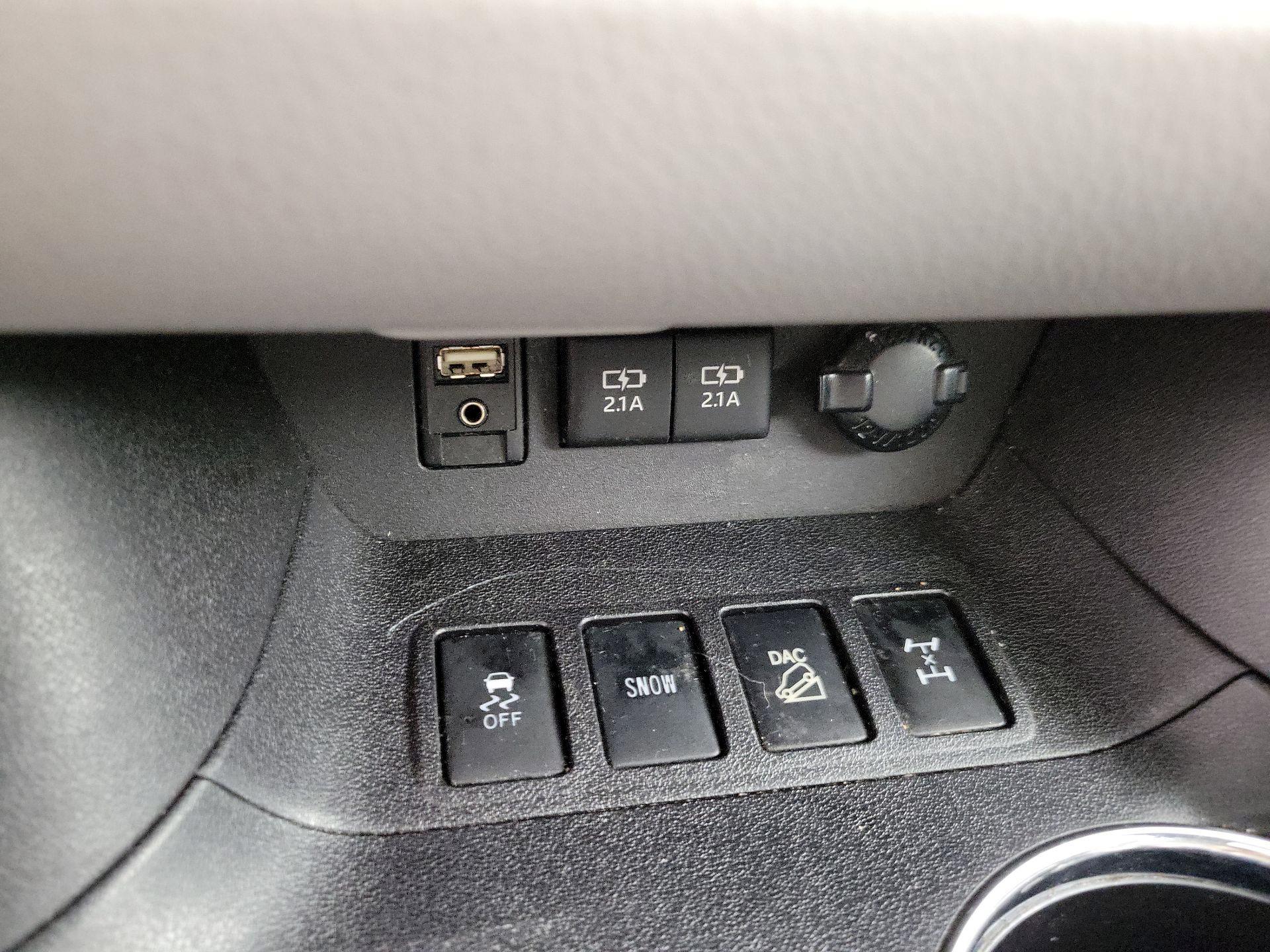 Thumbnail: 2018 Toyota Highlander - 18