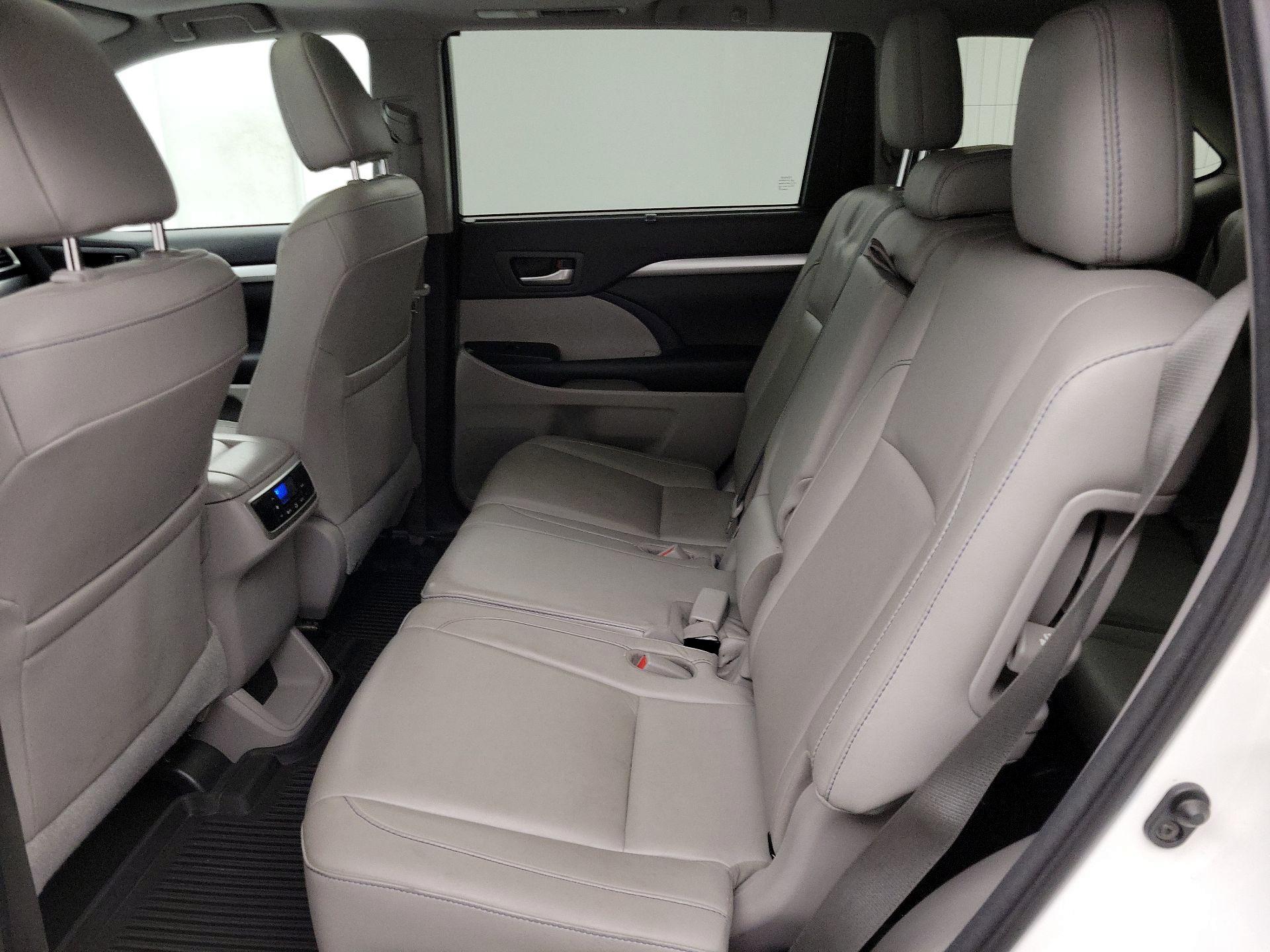 Thumbnail: 2018 Toyota Highlander - 20