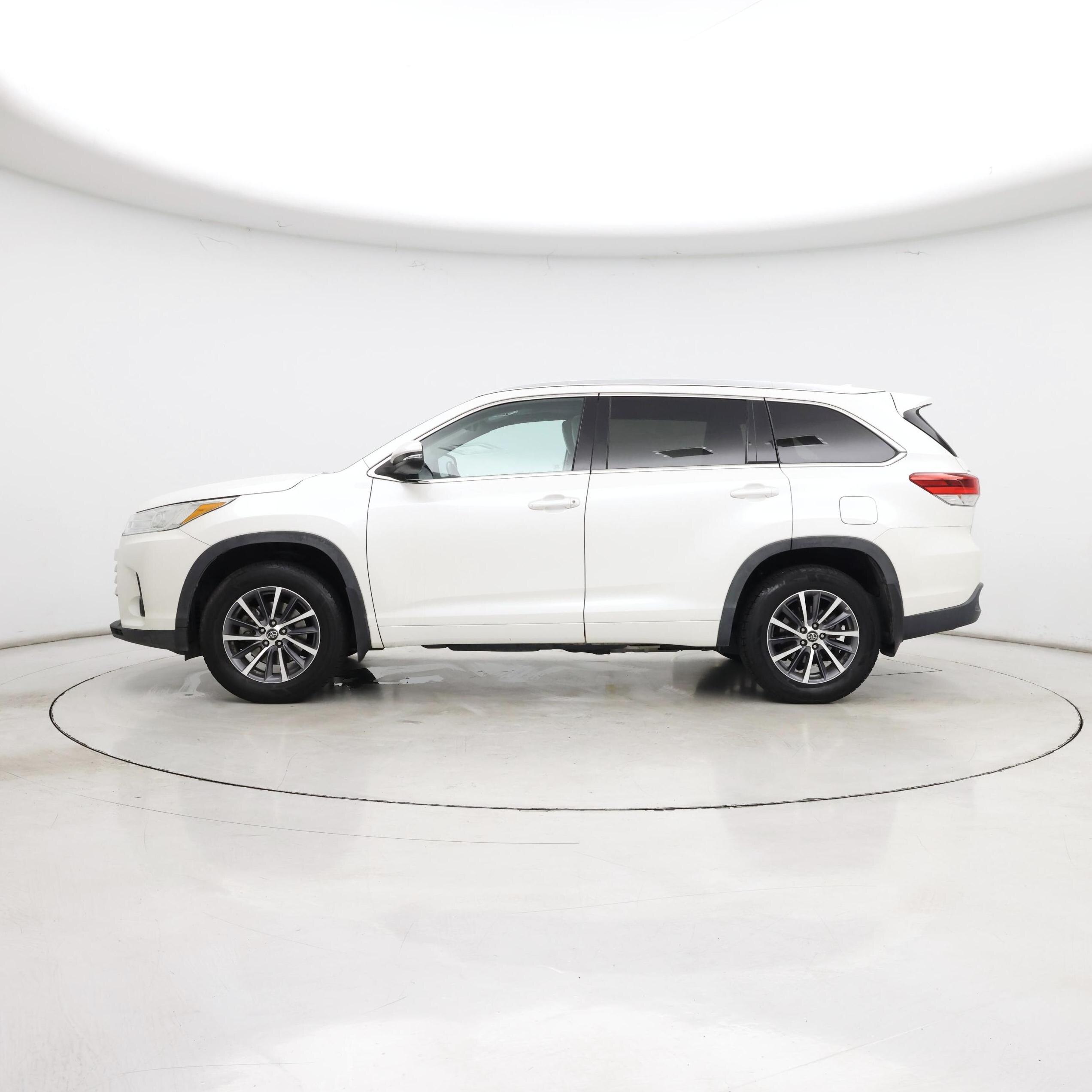 Thumbnail: 2018 Toyota Highlander - 3