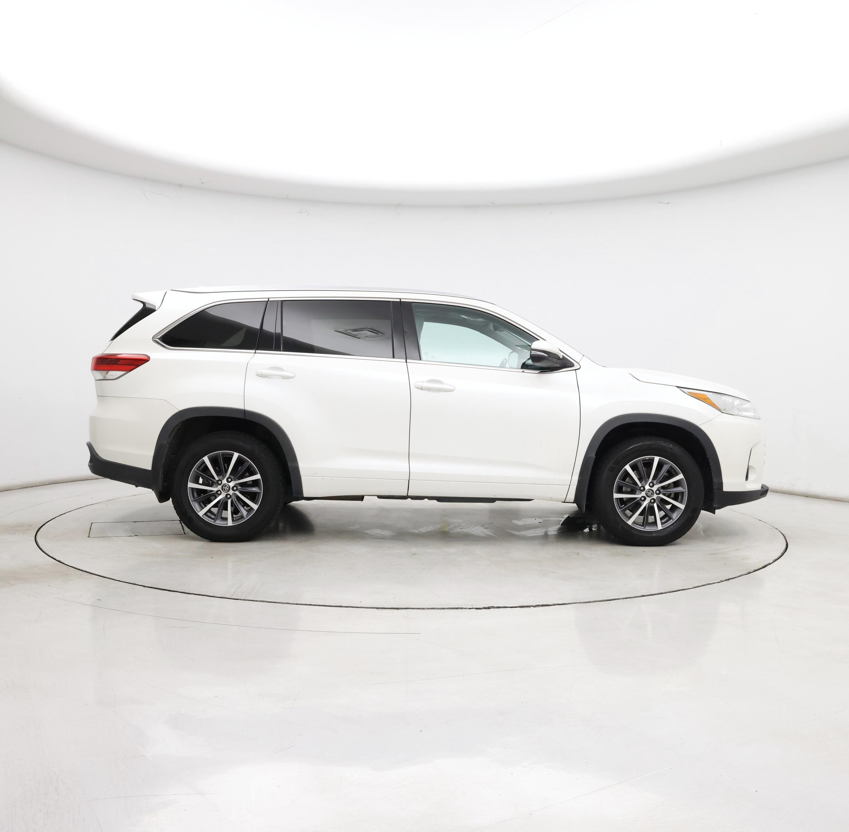 Thumbnail: 2018 Toyota Highlander - 7
