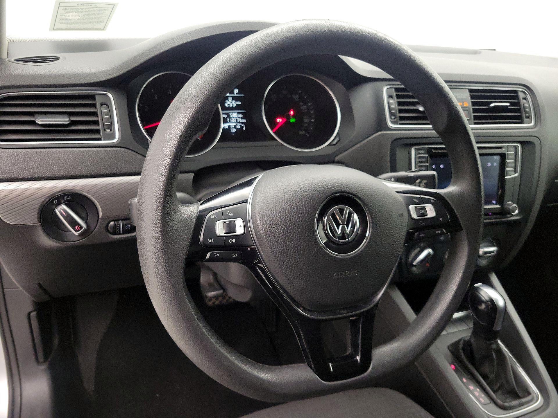 Thumbnail: 2016 Volkswagen Jetta - 10