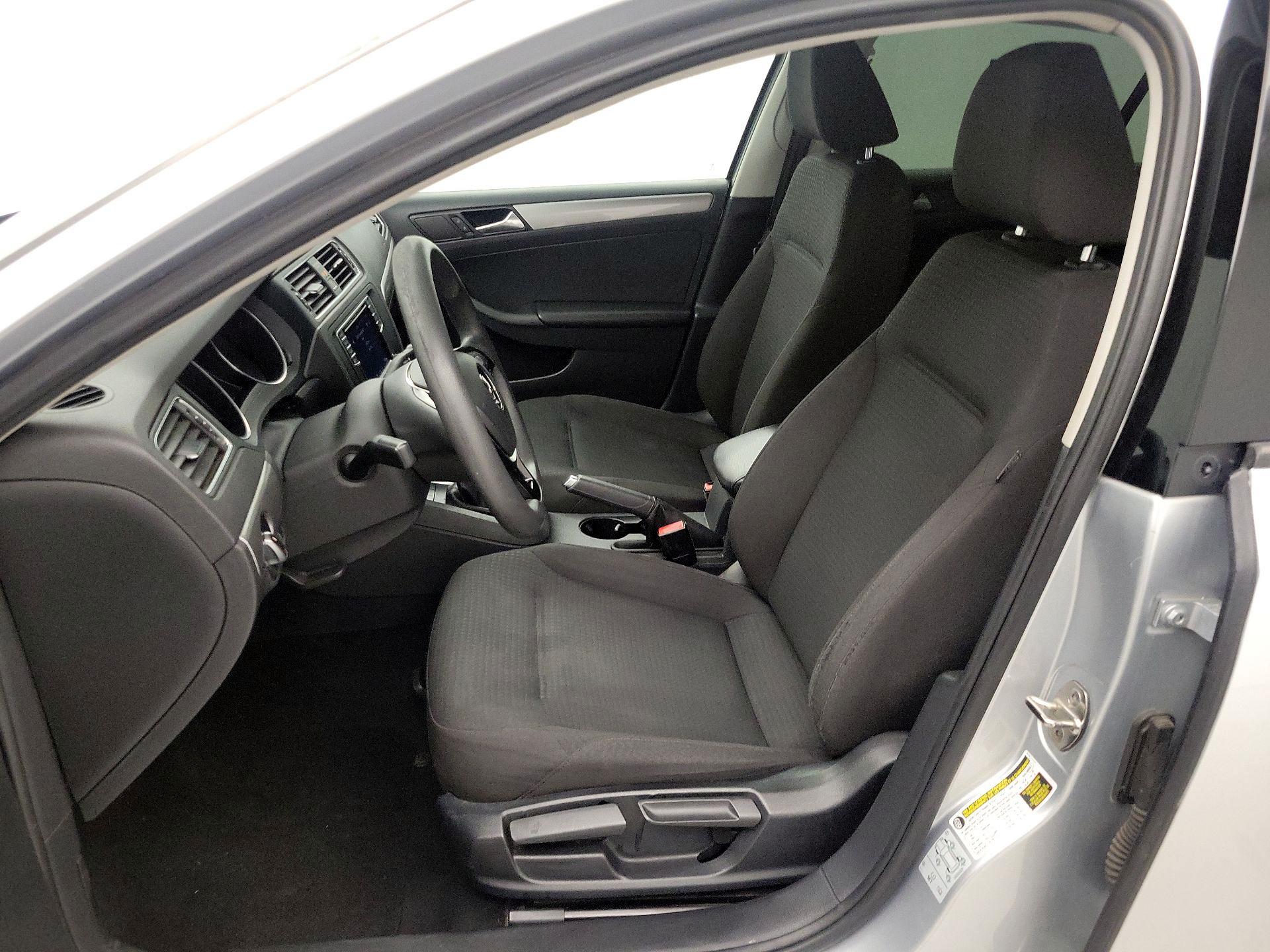 Thumbnail: 2016 Volkswagen Jetta - 11