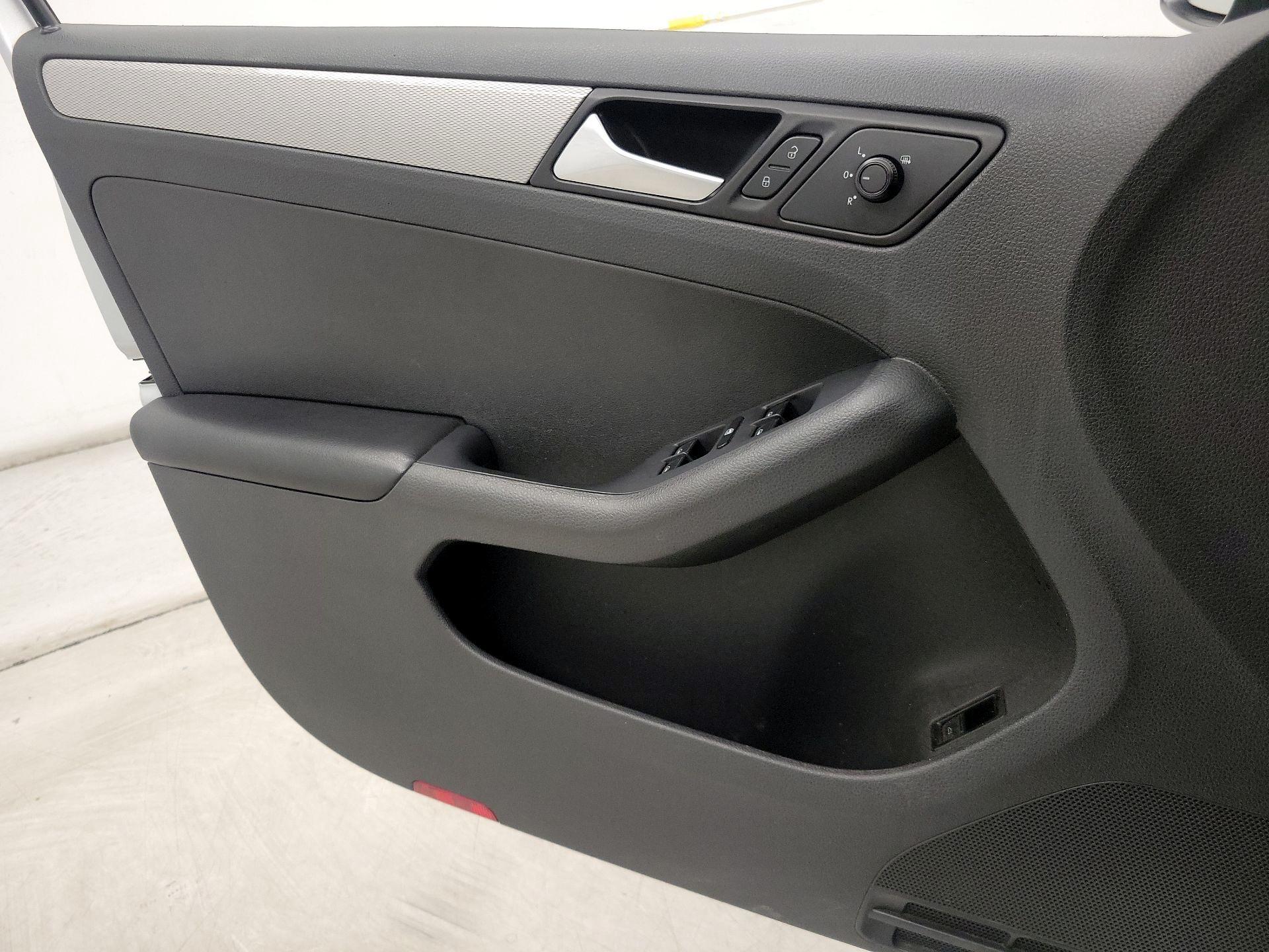 Thumbnail: 2016 Volkswagen Jetta - 12