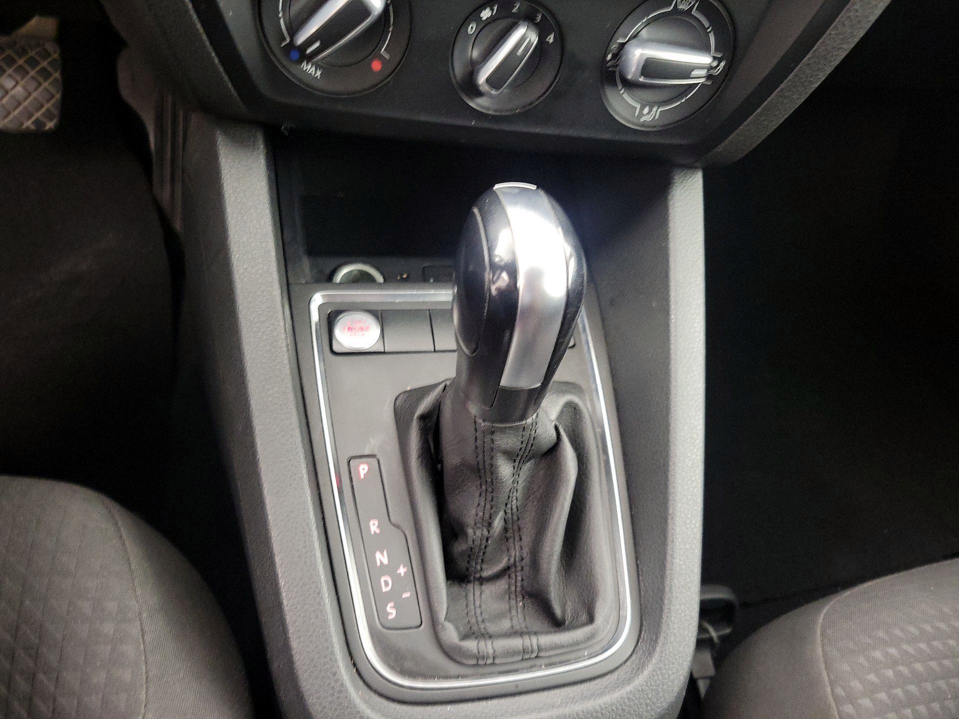 Thumbnail: 2016 Volkswagen Jetta - 17