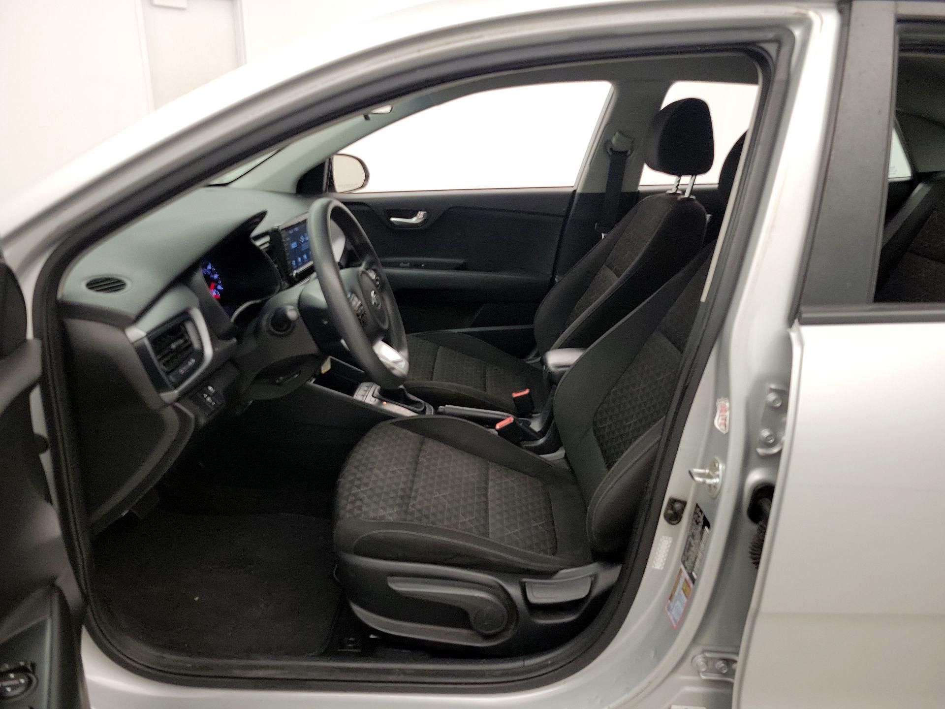 Thumbnail: 2020 Kia Rio - 11