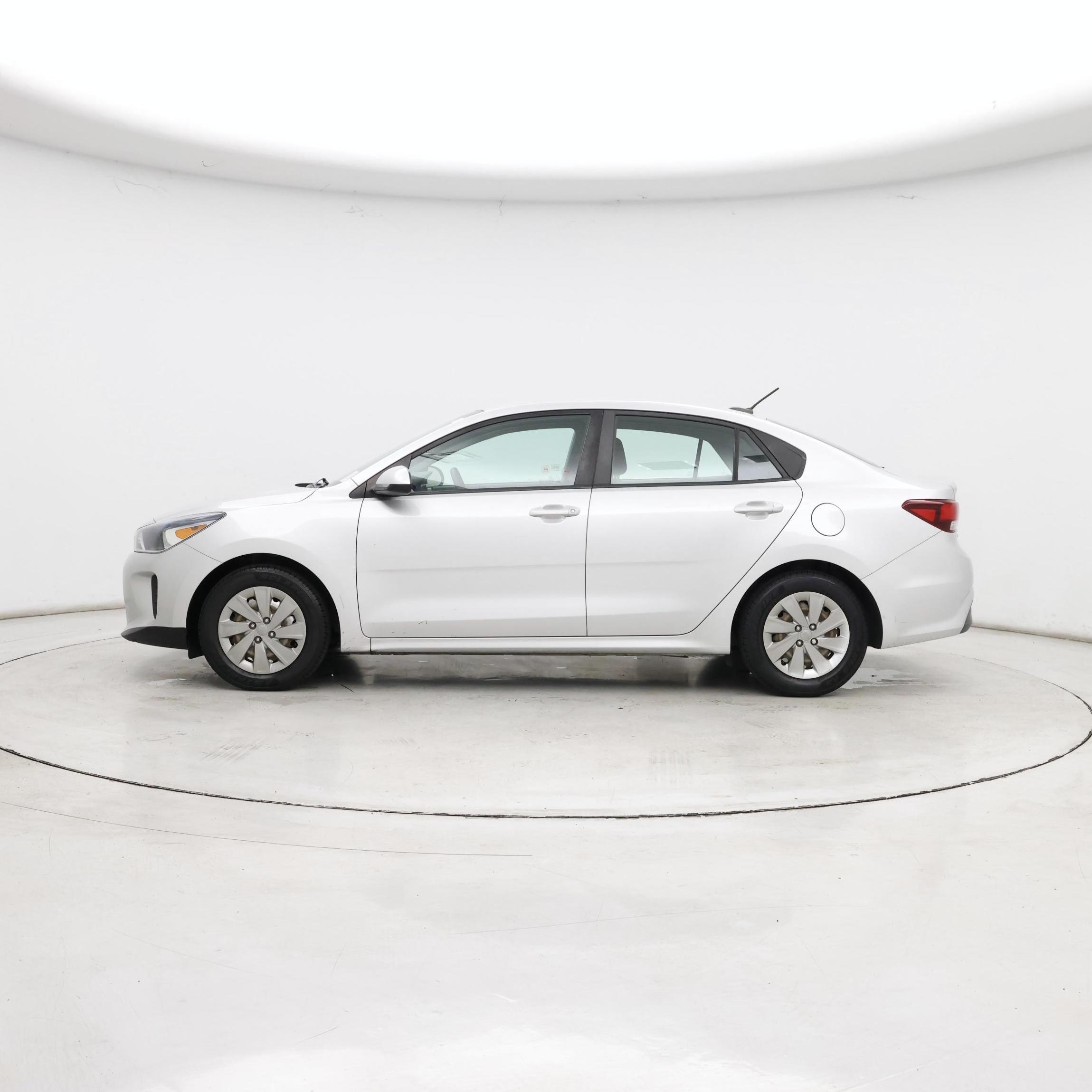 Thumbnail: 2020 Kia Rio - 3