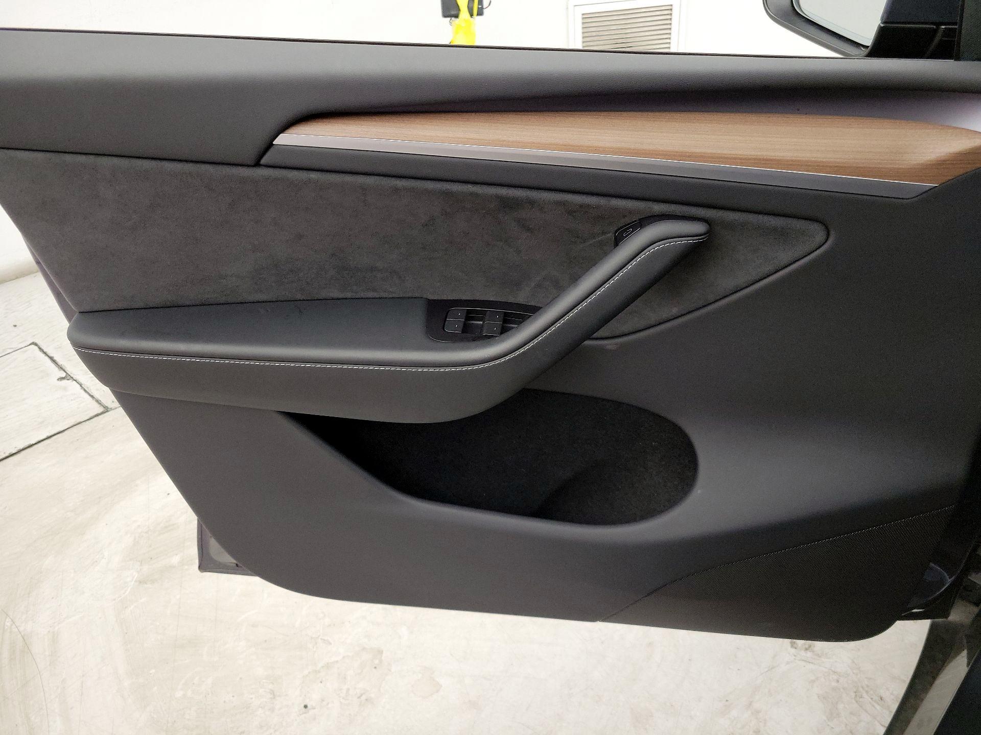 Thumbnail: 2023 Tesla Model Y - 12