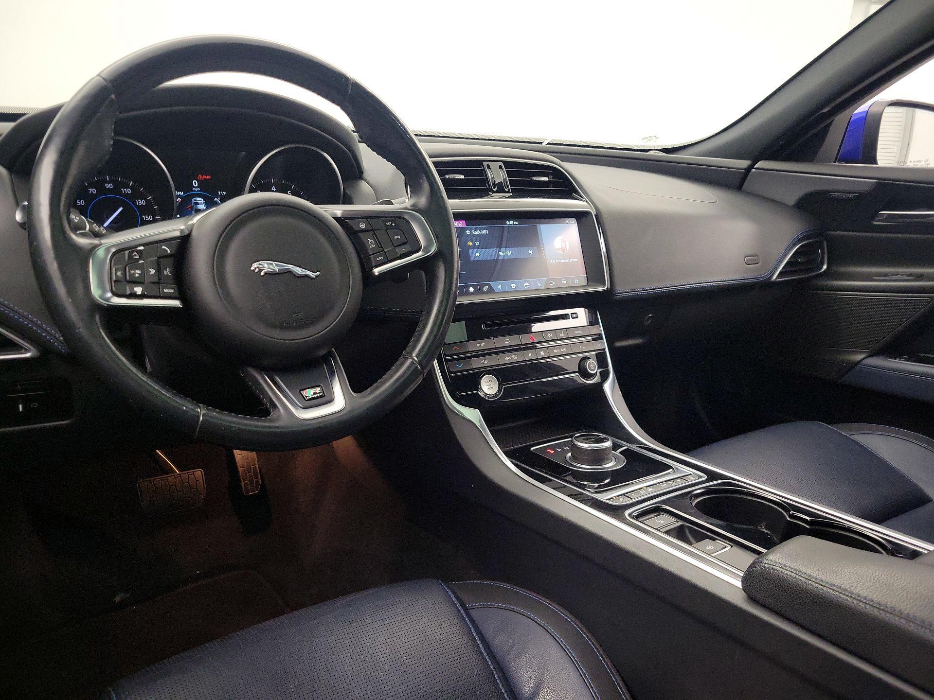 Thumbnail: 2017 Jaguar XE - 9