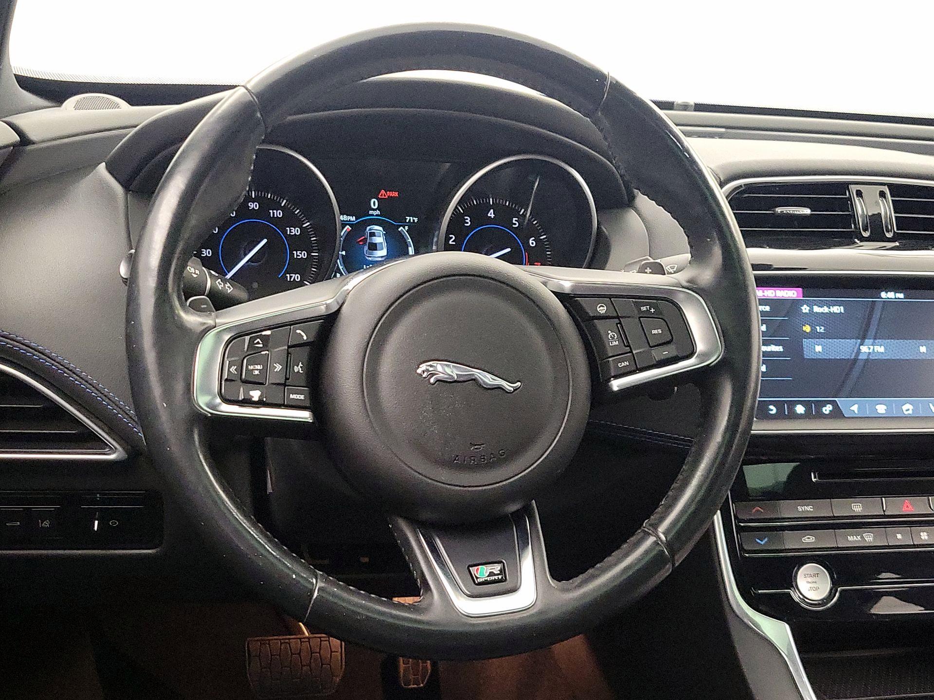 Thumbnail: 2017 Jaguar XE - 10
