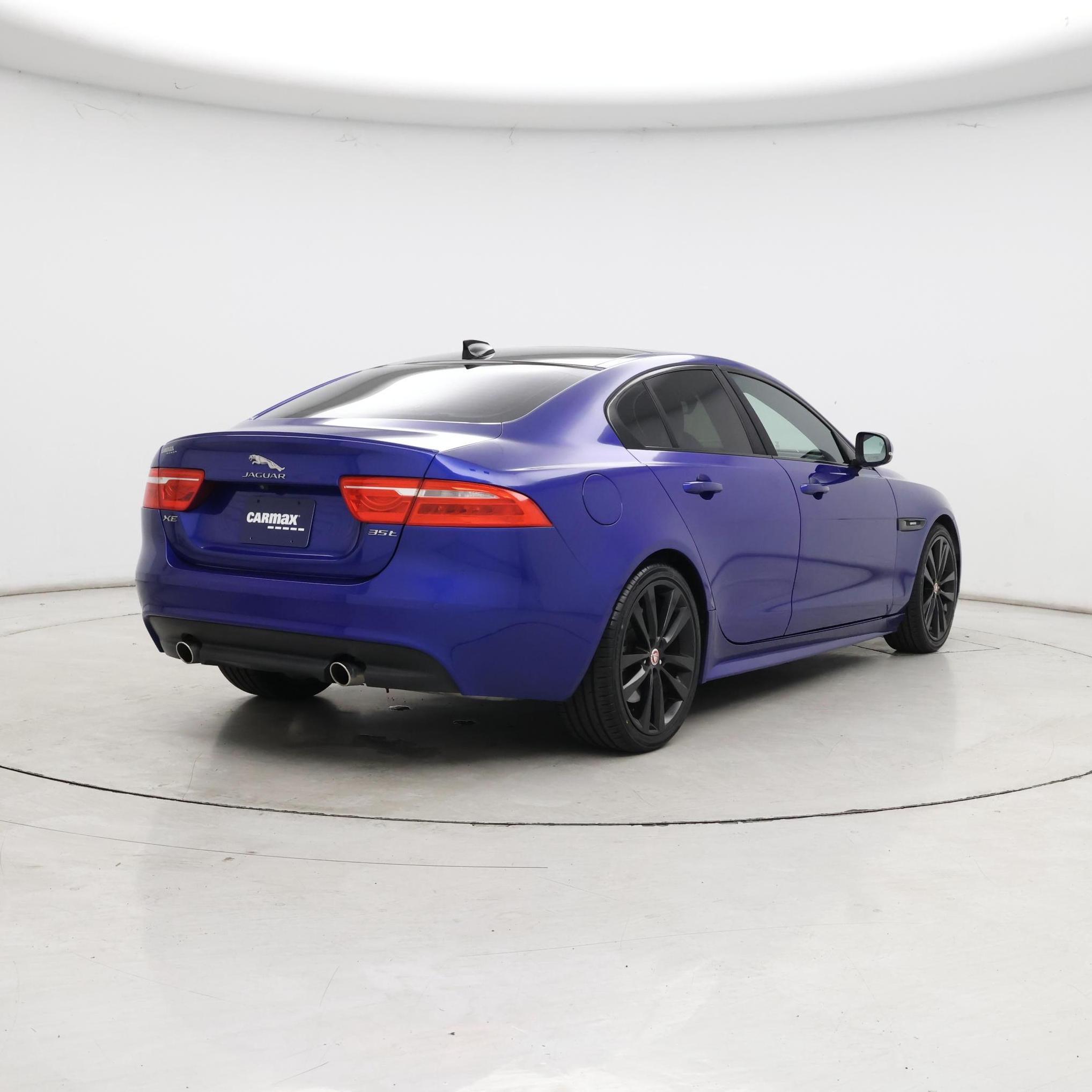 Thumbnail: 2017 Jaguar XE - 8