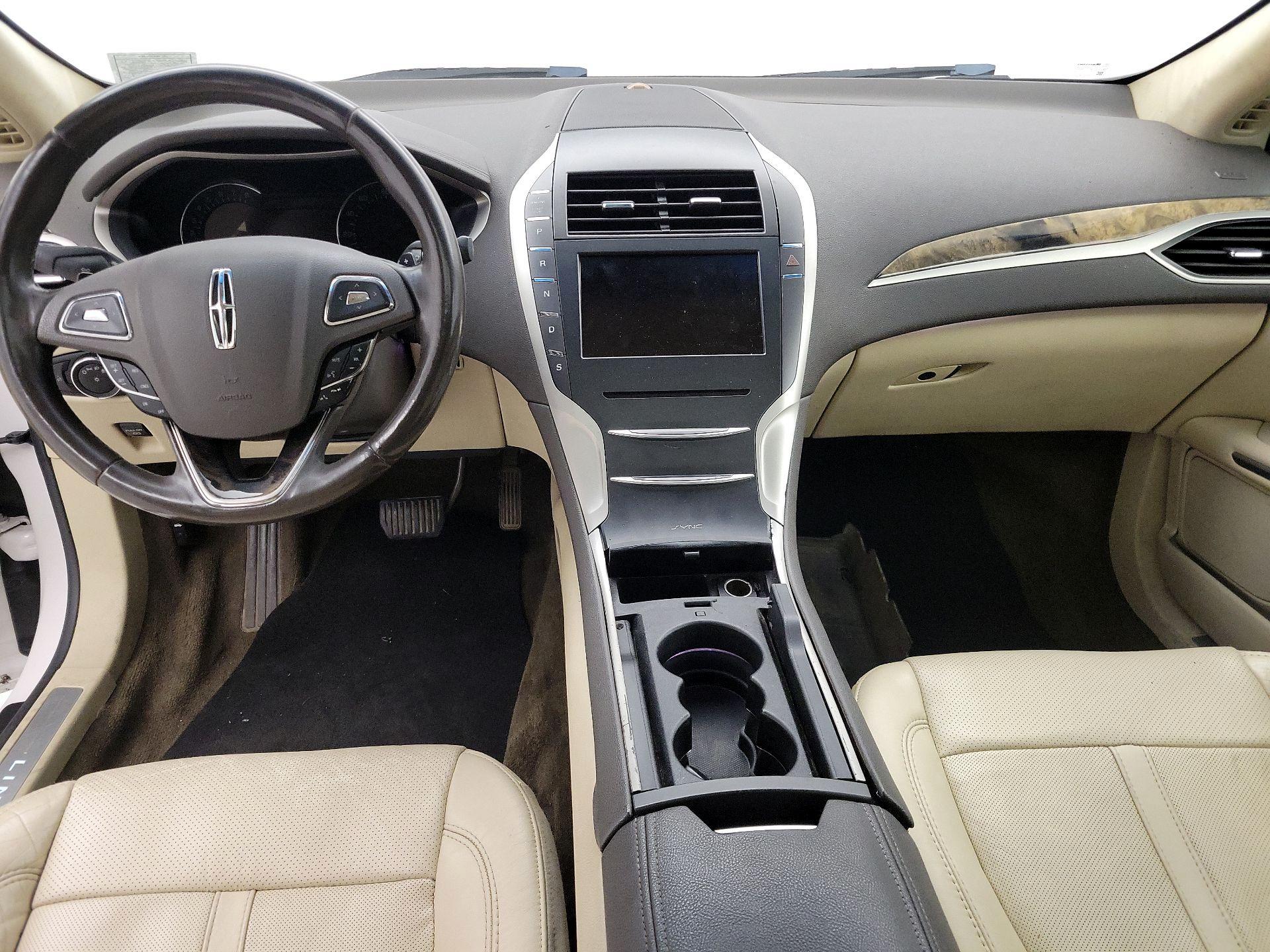 Thumbnail: 2015 Lincoln MKZ - 9