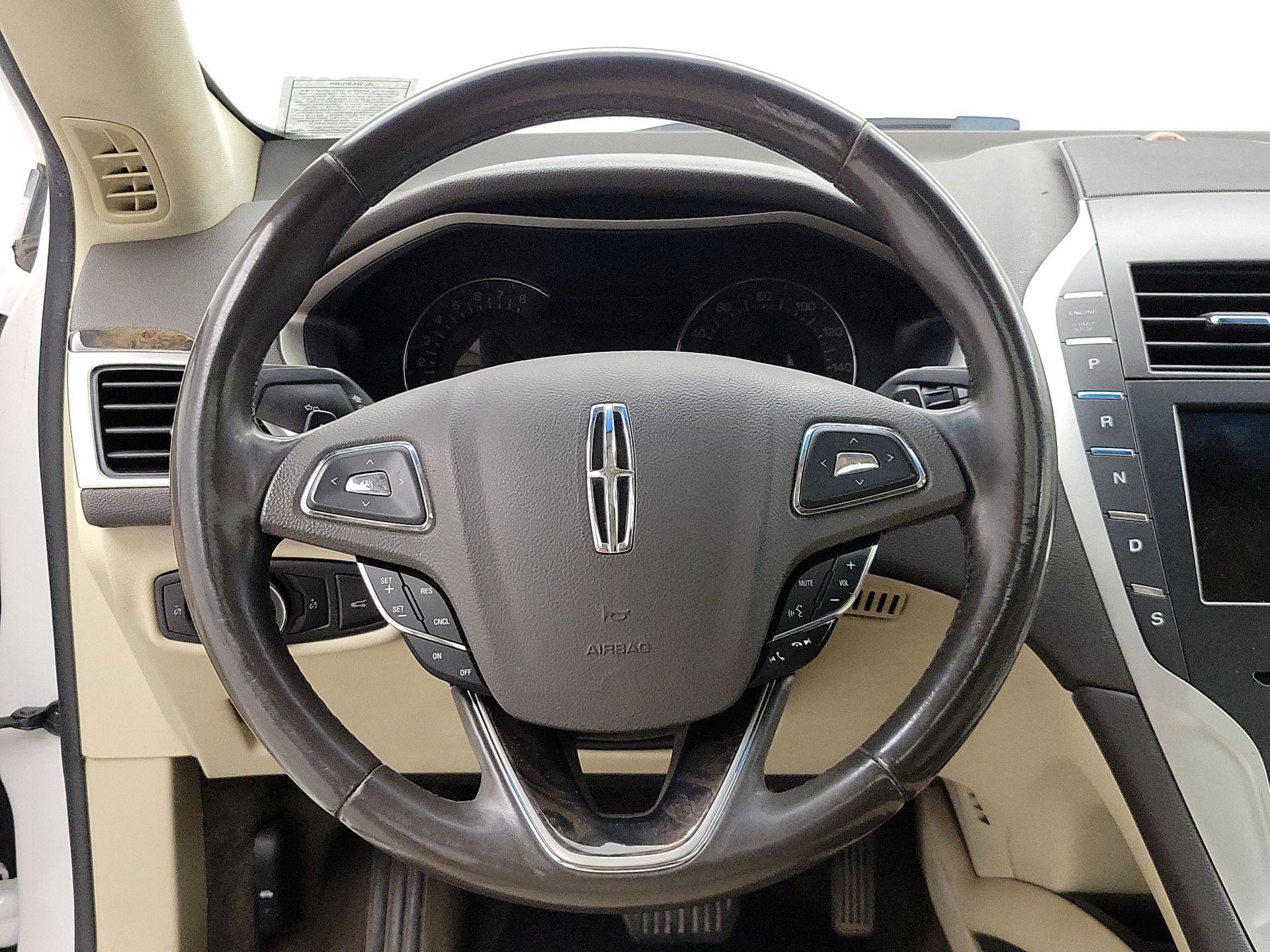 Thumbnail: 2015 Lincoln MKZ - 10
