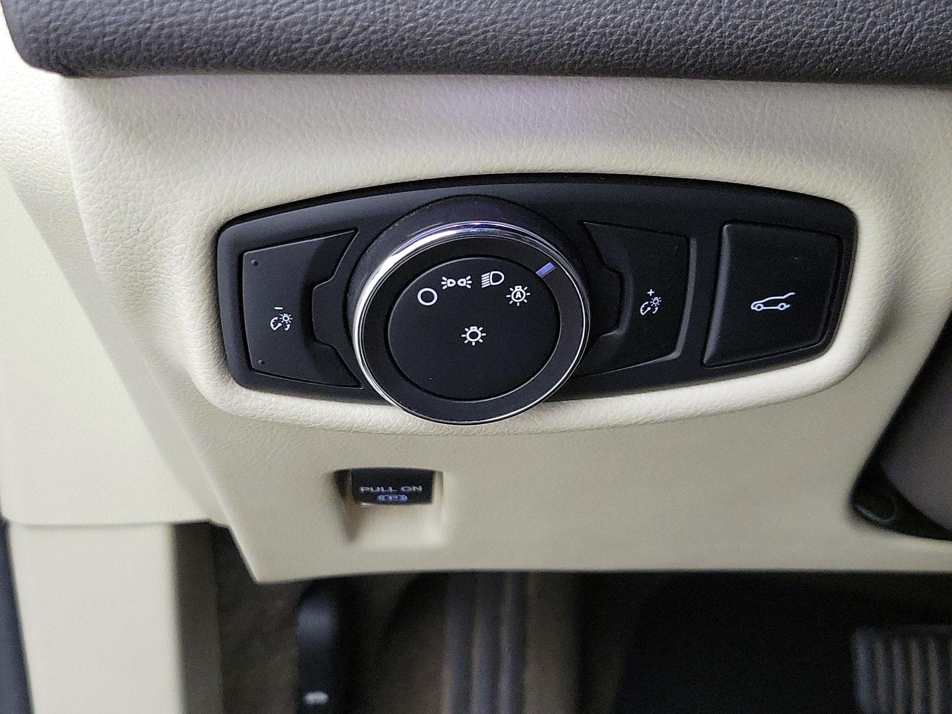 Thumbnail: 2015 Lincoln MKZ - 13