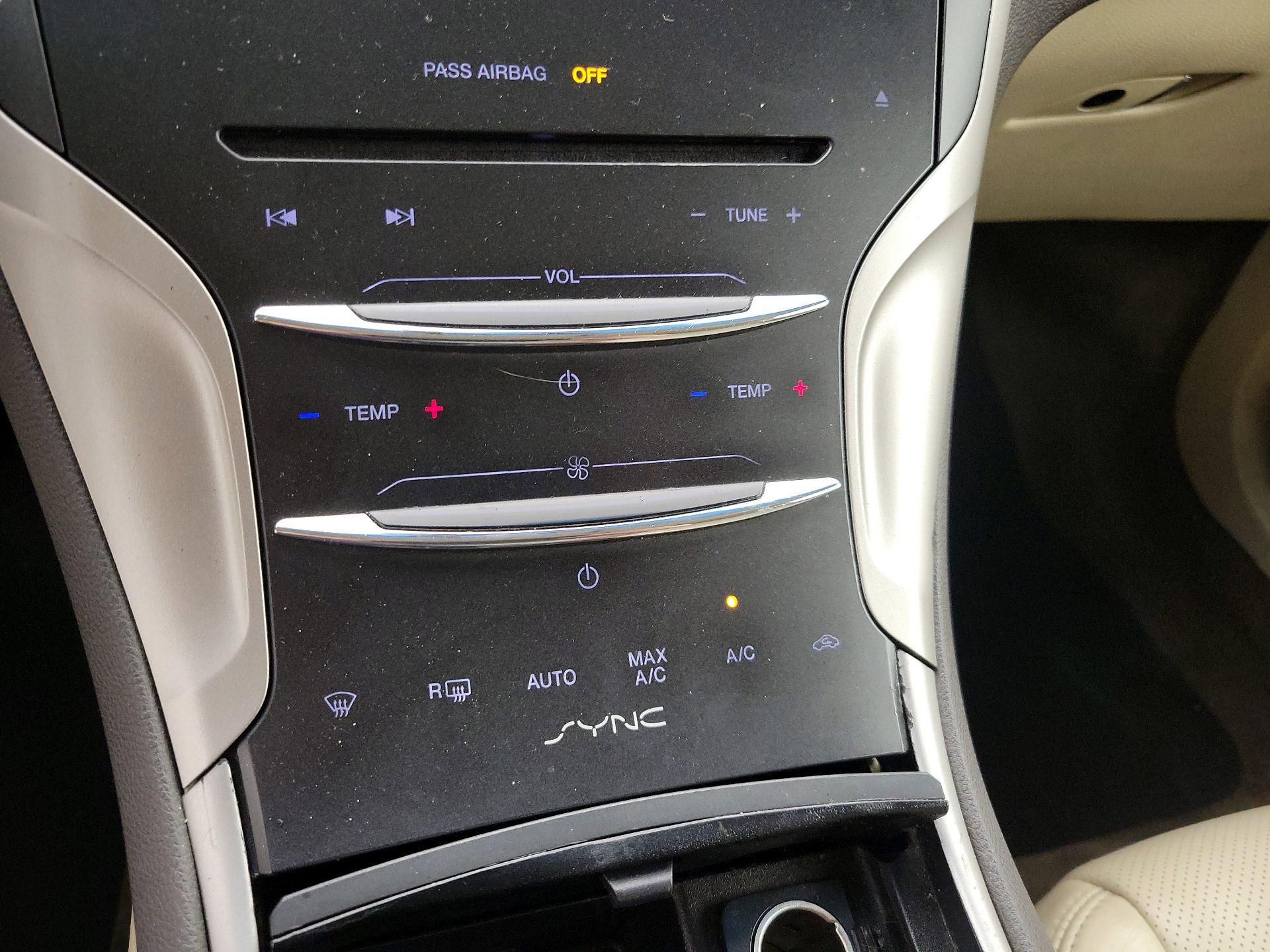 Thumbnail: 2015 Lincoln MKZ - 16