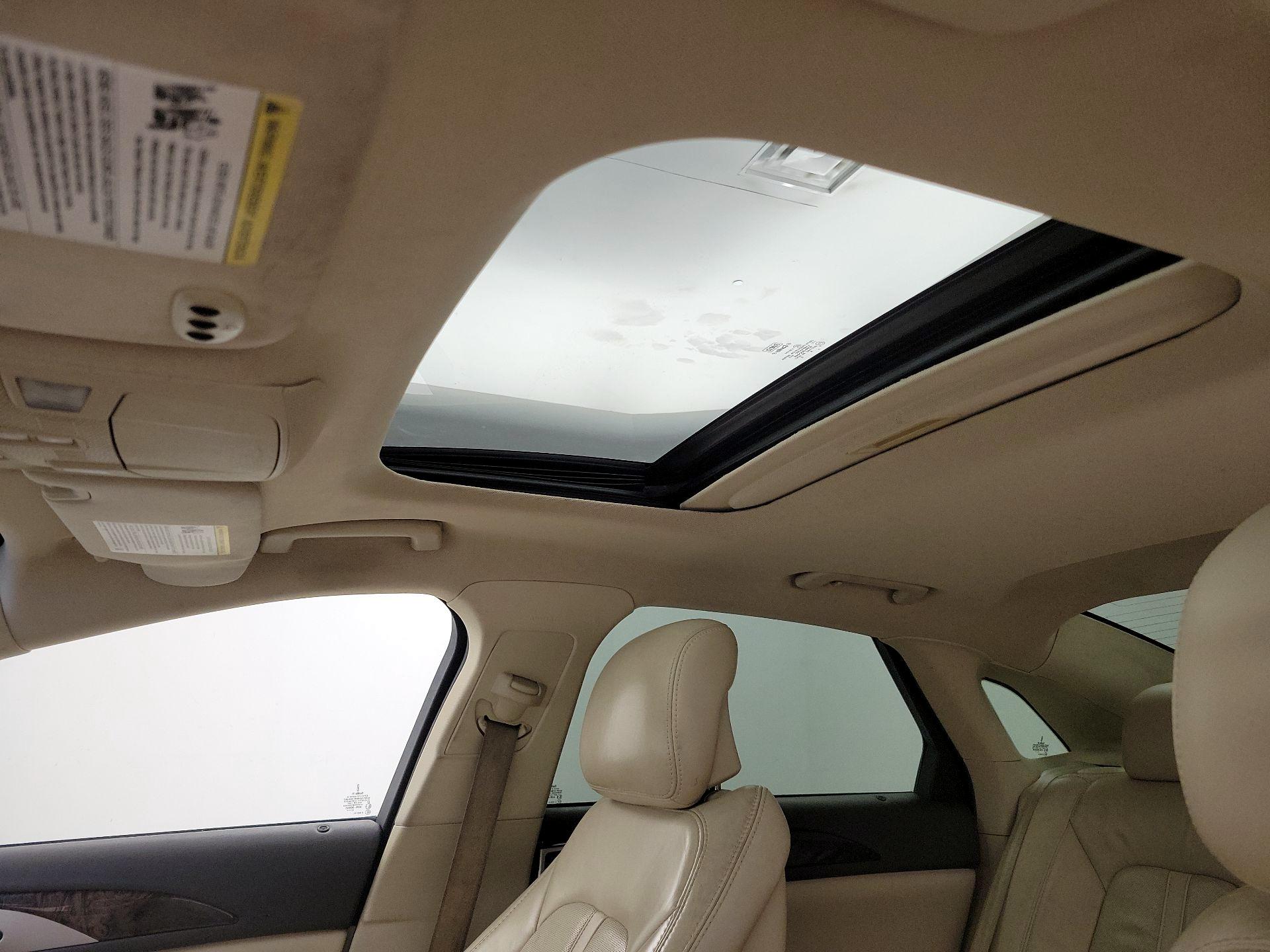 Thumbnail: 2015 Lincoln MKZ - 19