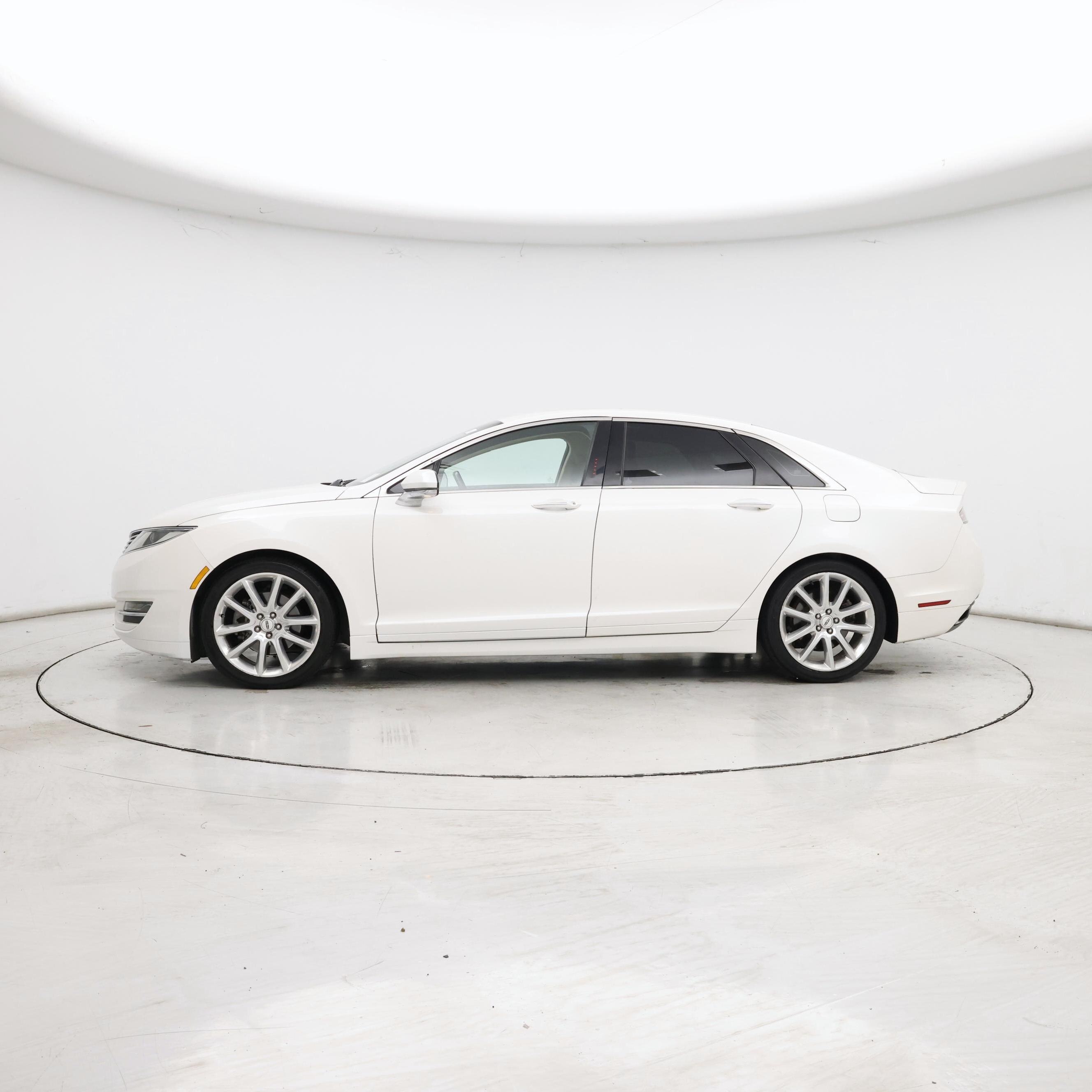 Thumbnail: 2015 Lincoln MKZ - 3