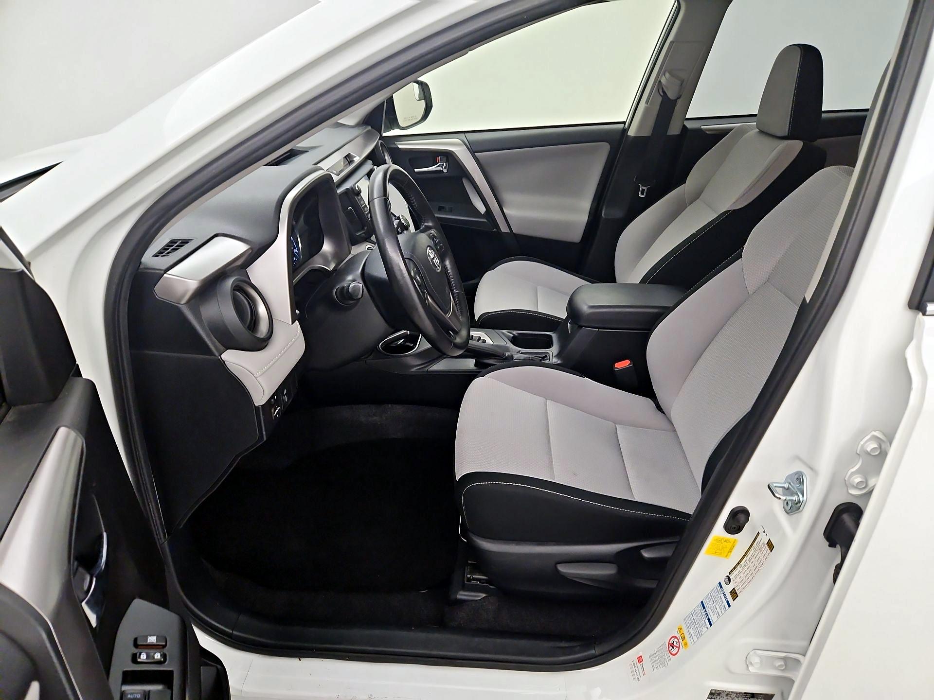 Thumbnail: 2016 Toyota RAV4 - 11