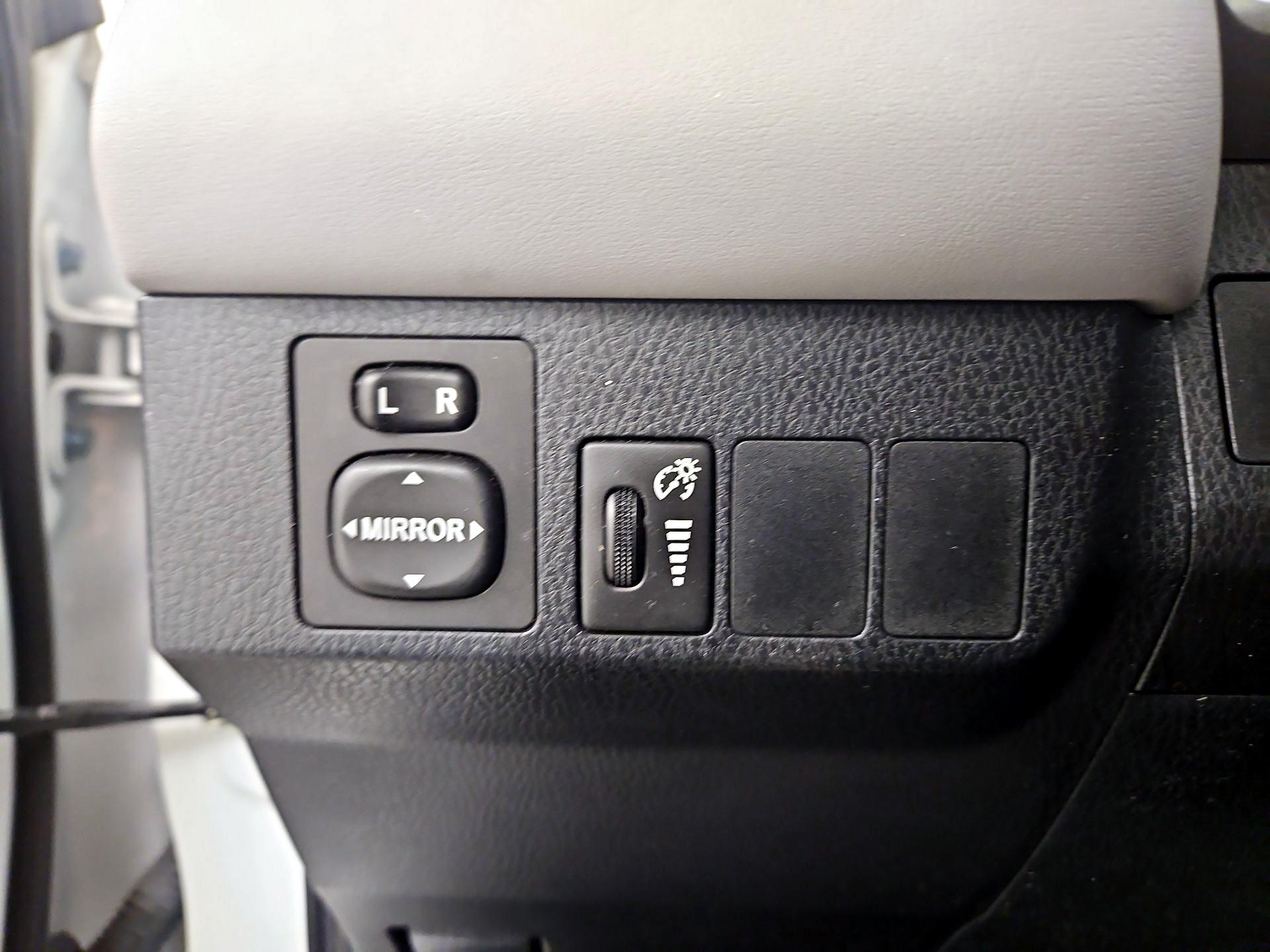 Thumbnail: 2016 Toyota RAV4 - 13