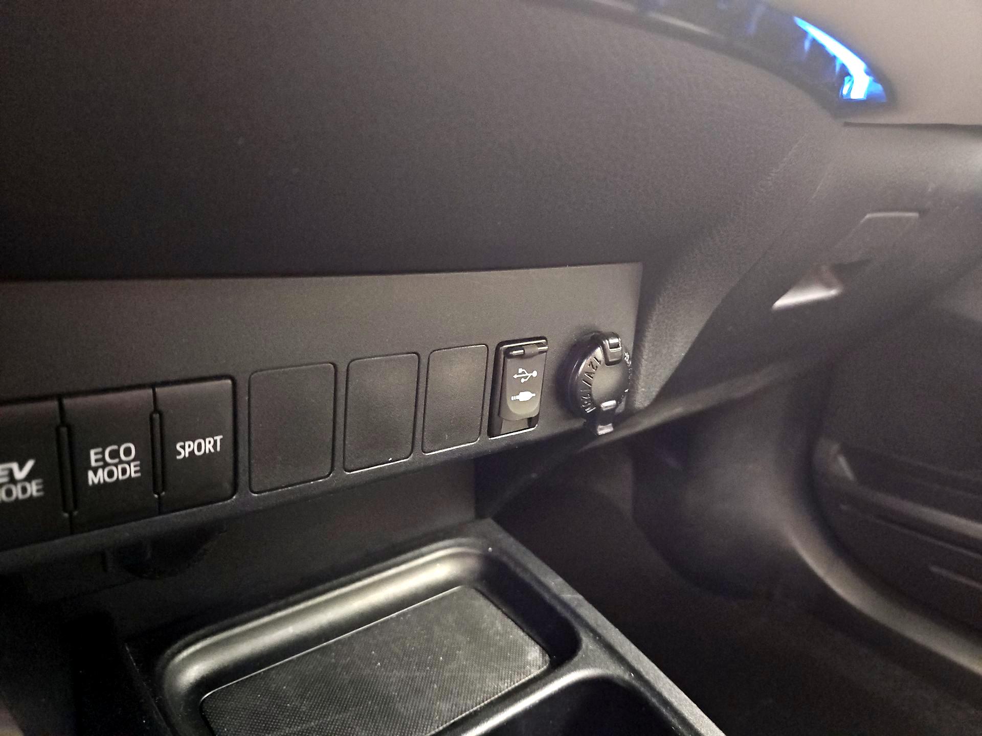 Thumbnail: 2016 Toyota RAV4 - 18